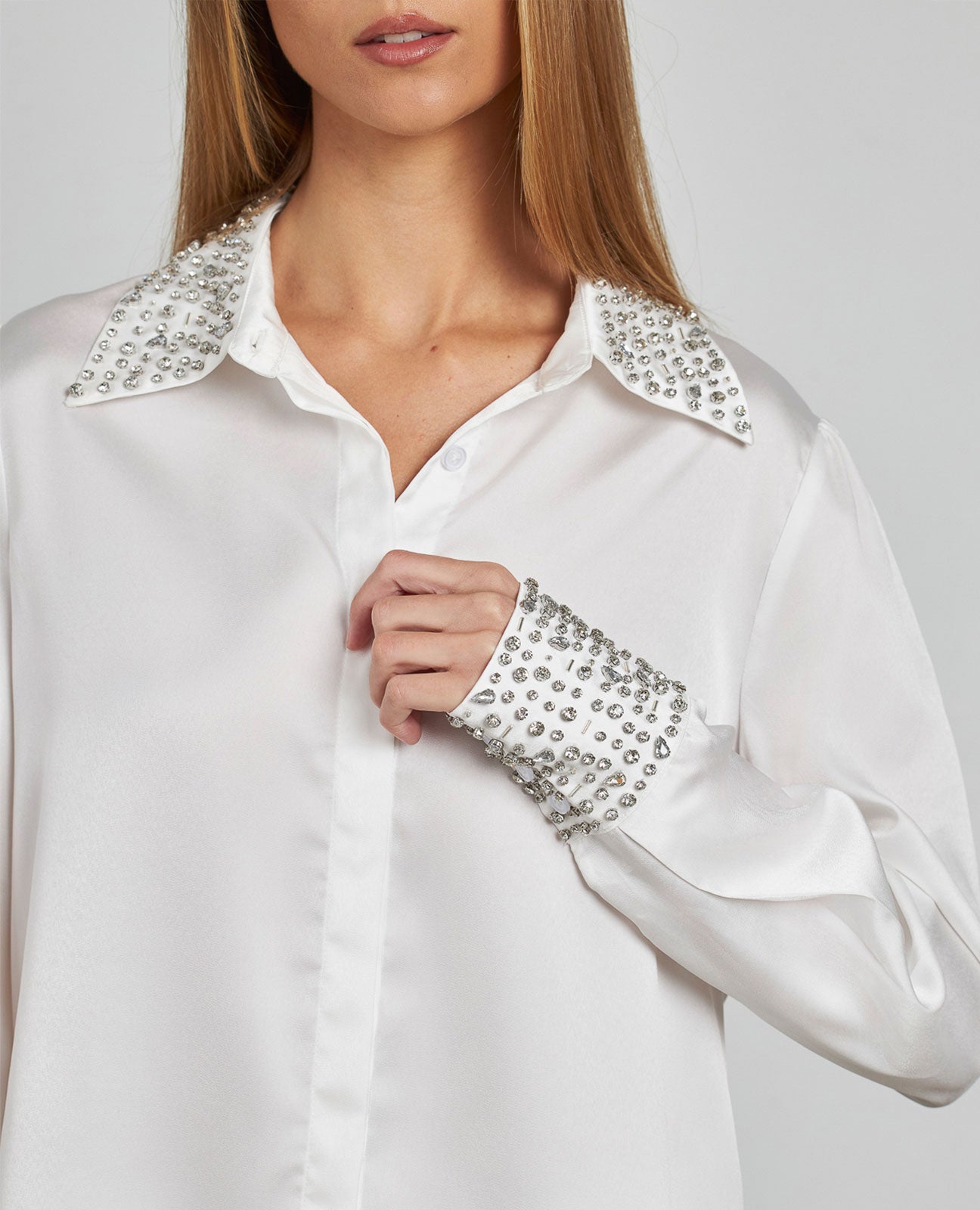 CAMISA EFECTO SATINADO PEDRERÍA