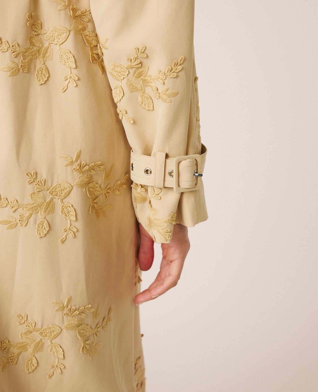 TRENCH BORDADO FLORAL