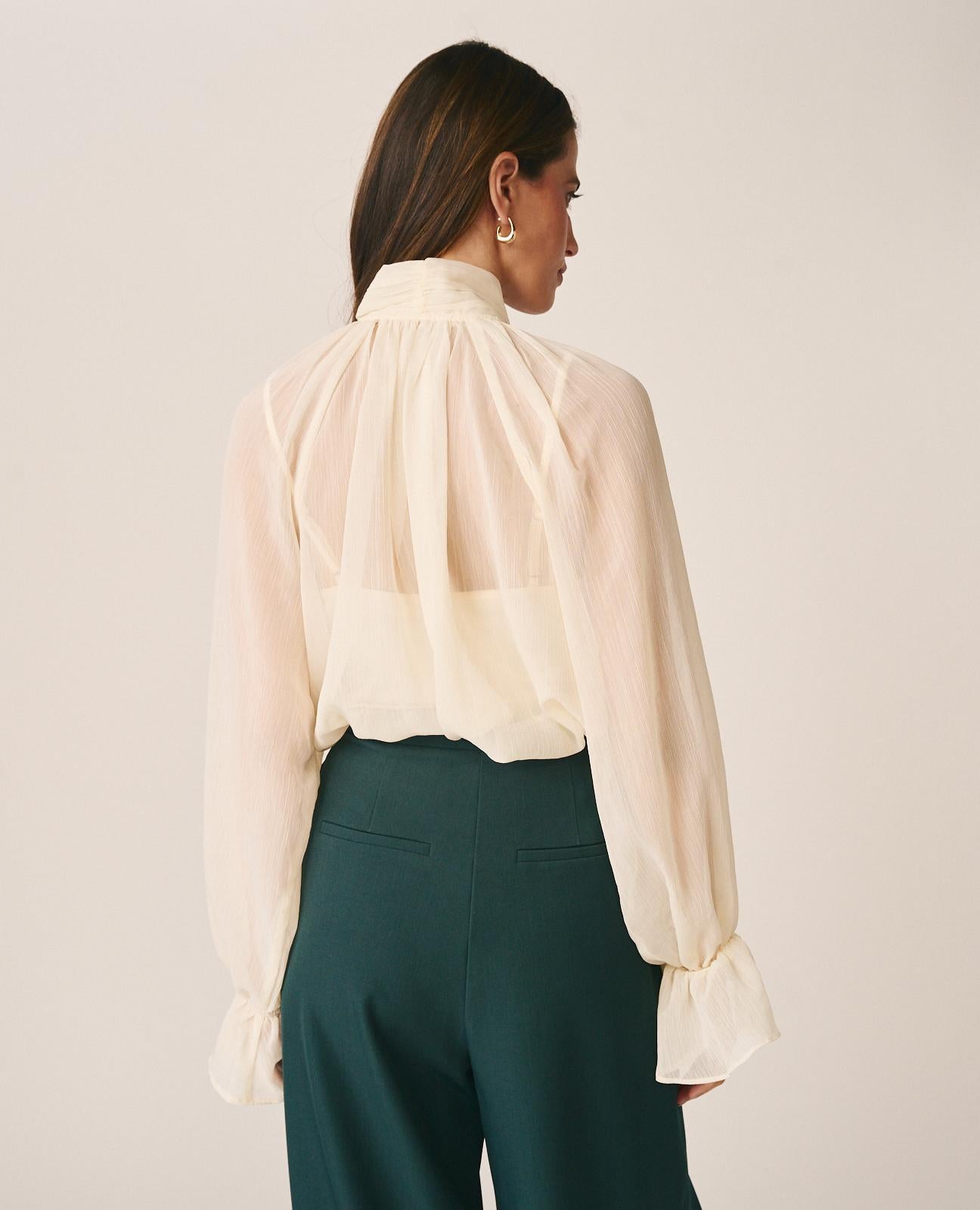 BLUSA GASA CON LAZADA EN CUELLO