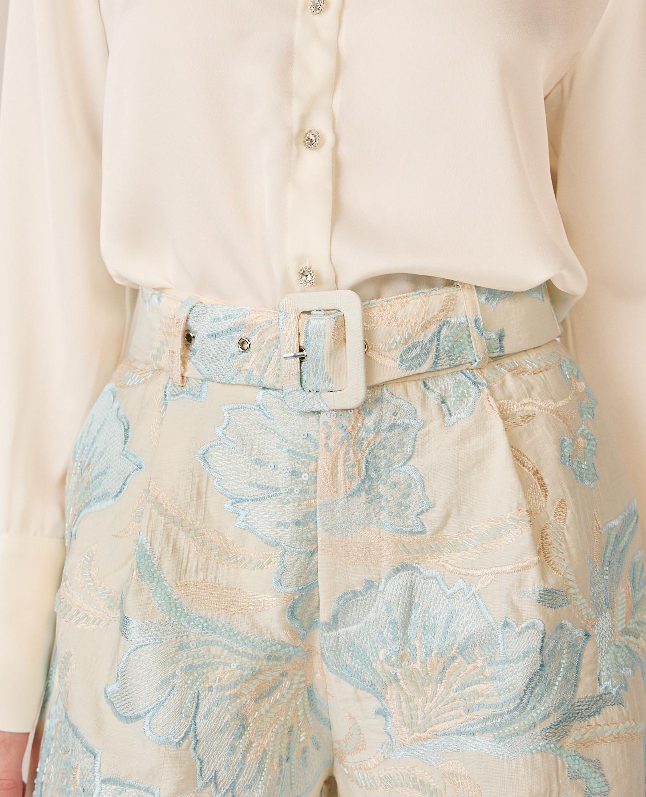 PANTALÓN CORTO BORDADO