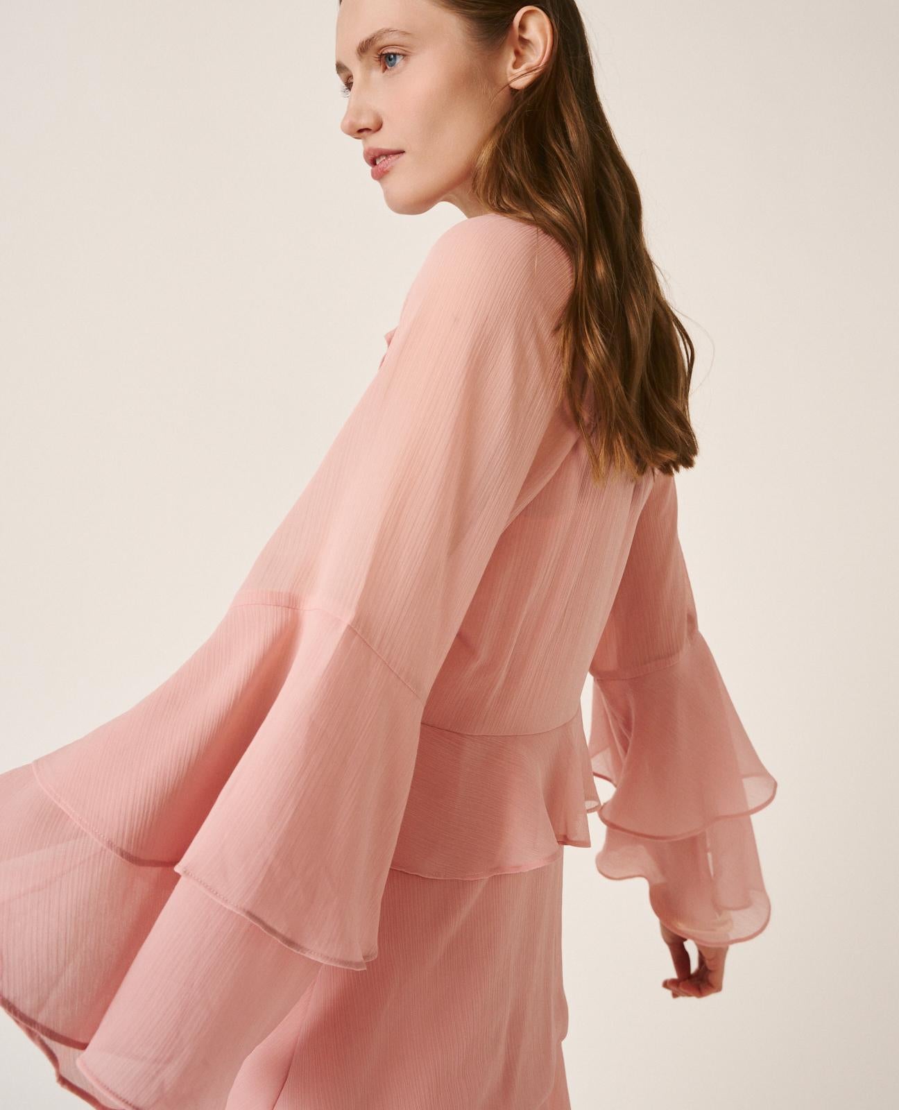 VESTIDO COM MANGAS FLUTUANTES