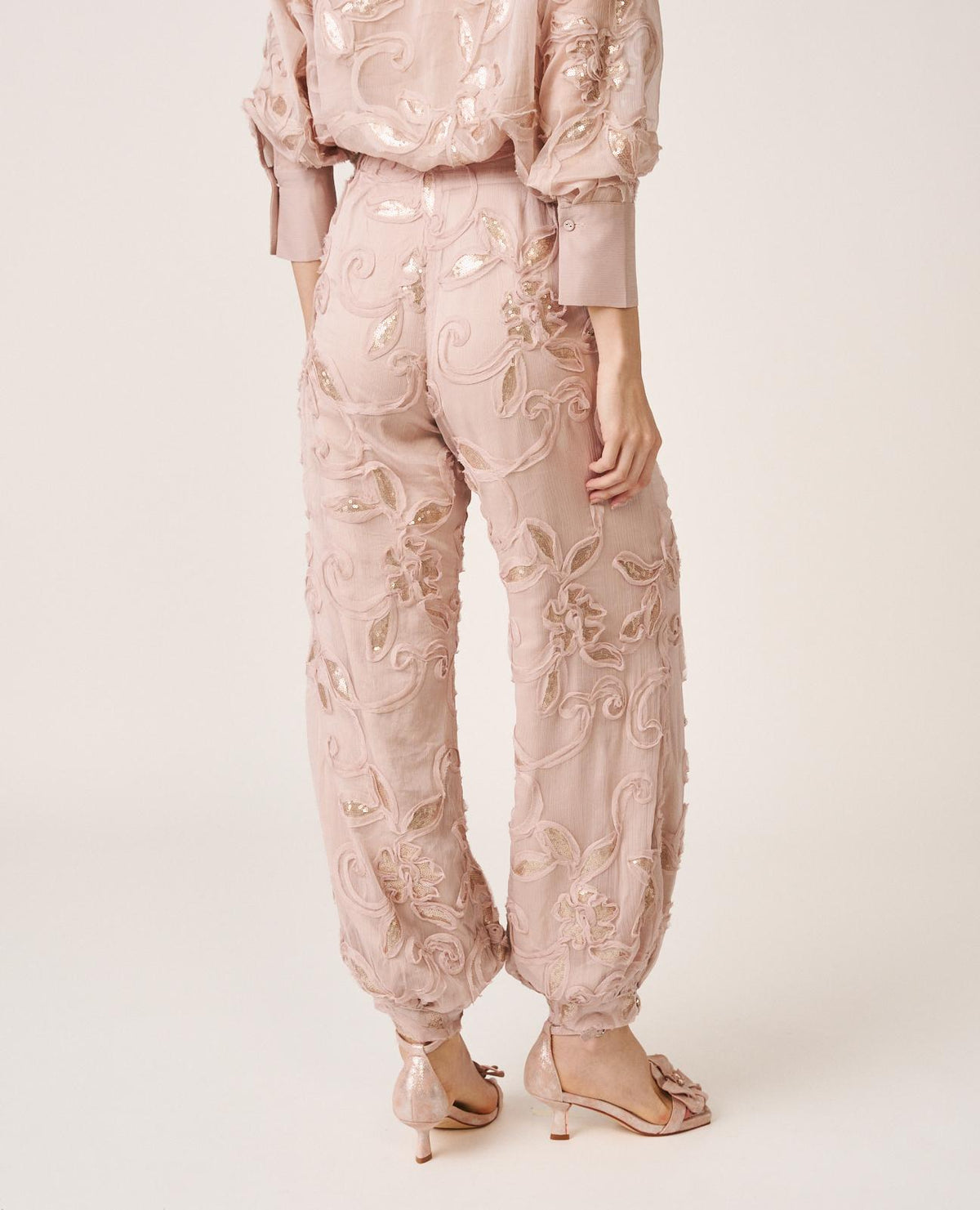 PANTALONI CON MOTIVI FLOREALI