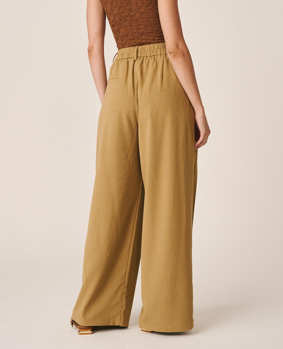 PANTALONI IN SARJA A GAMBA LARGA