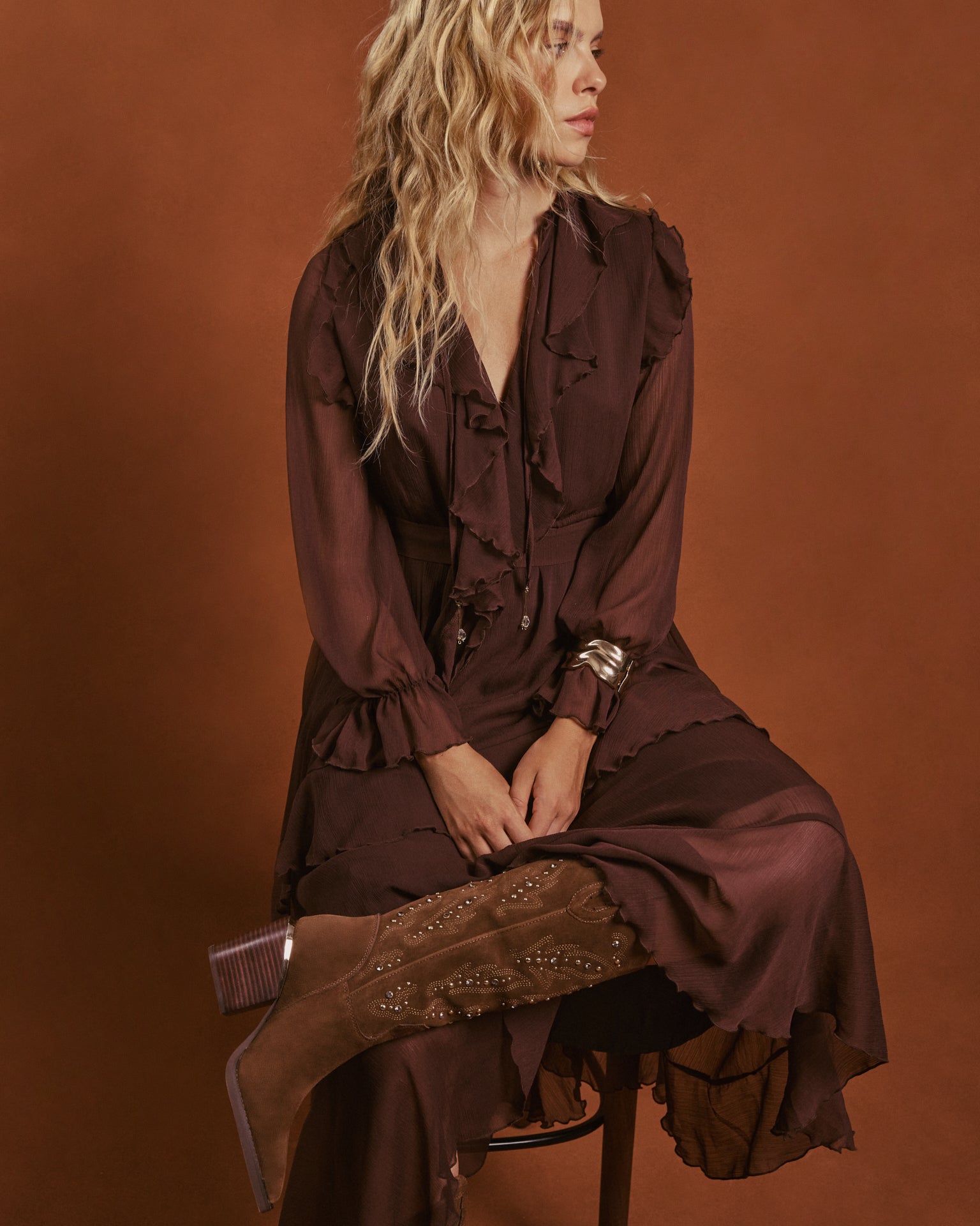 BOTTE À TALON CLOUTÉE AVEC STRASS