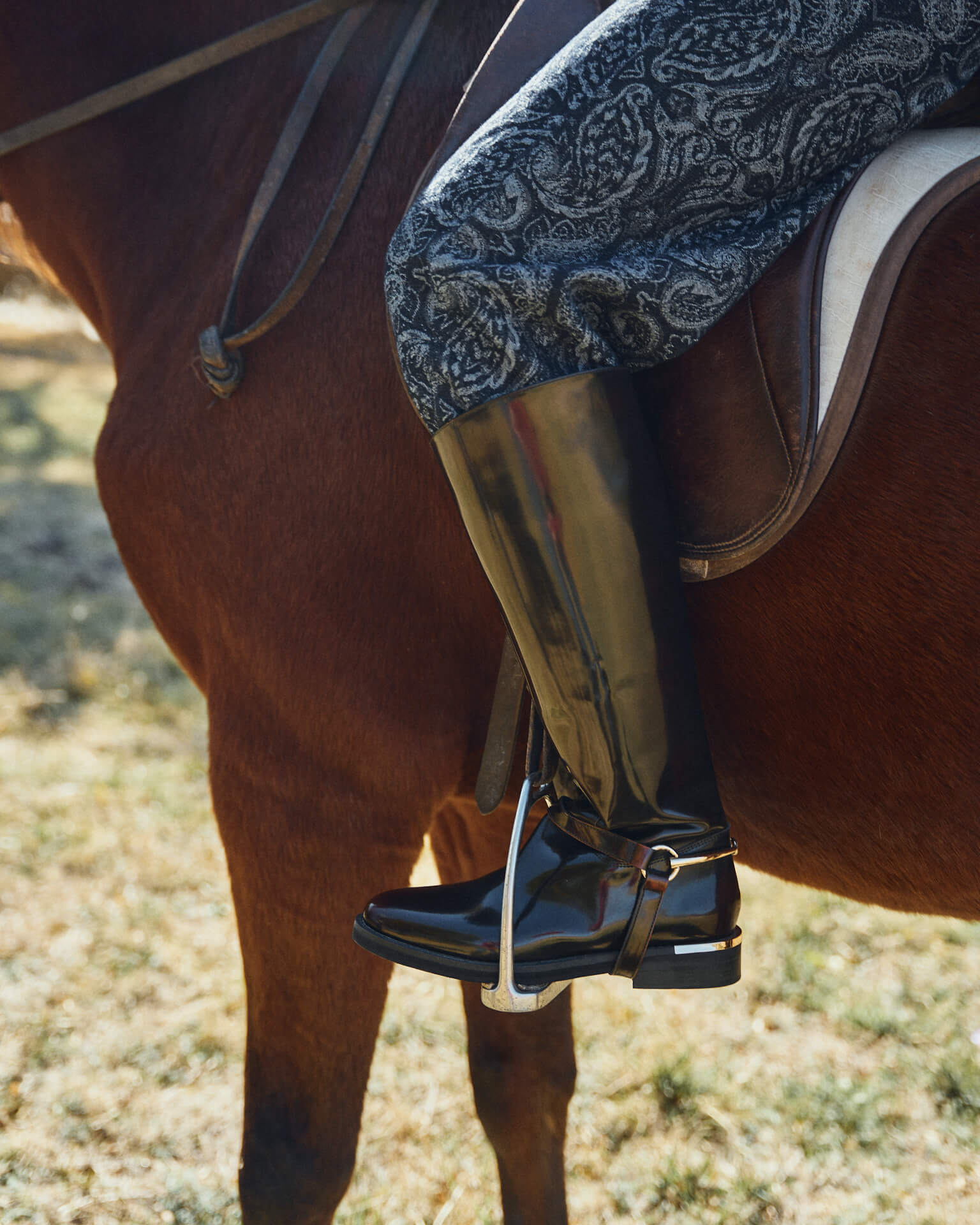 BOTA PLANA DETALLES METALIZADOS