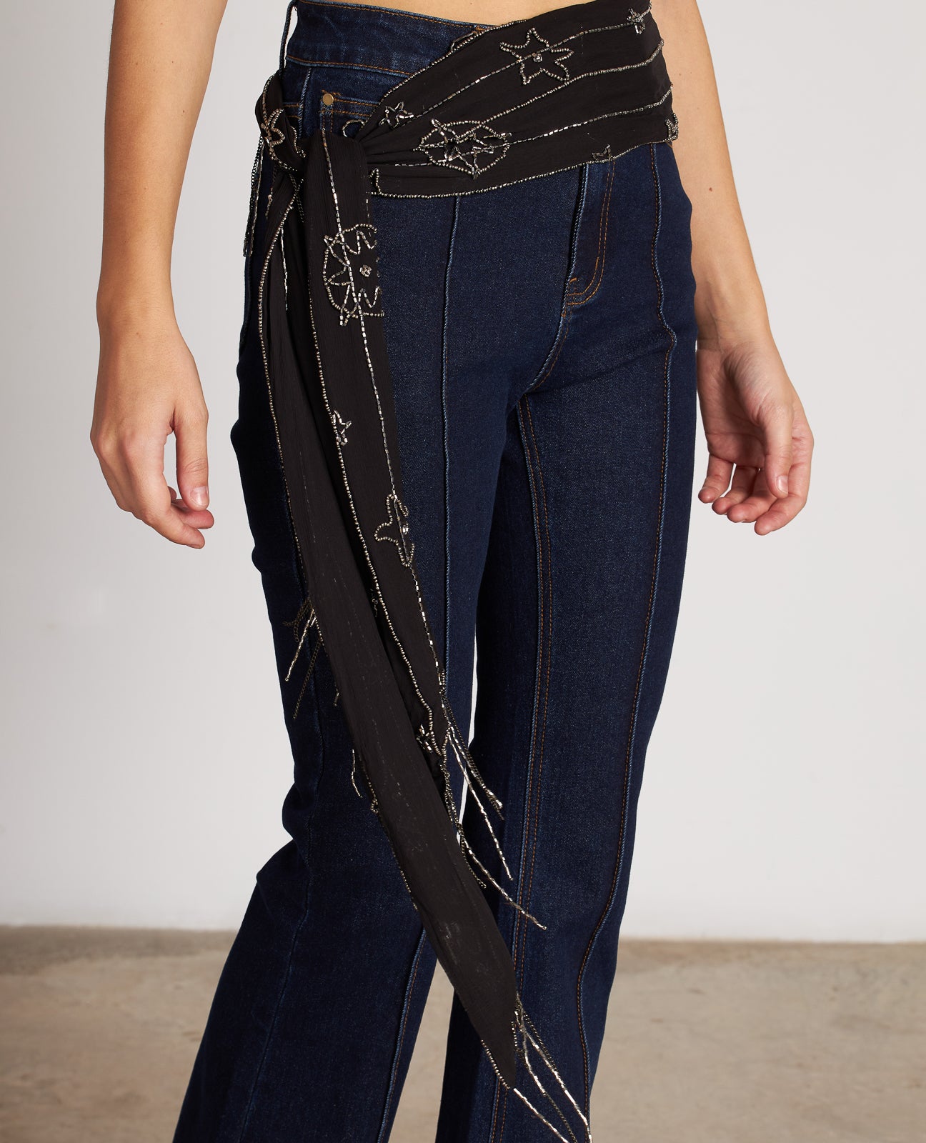 Lenço de gaze com pedras preciosas