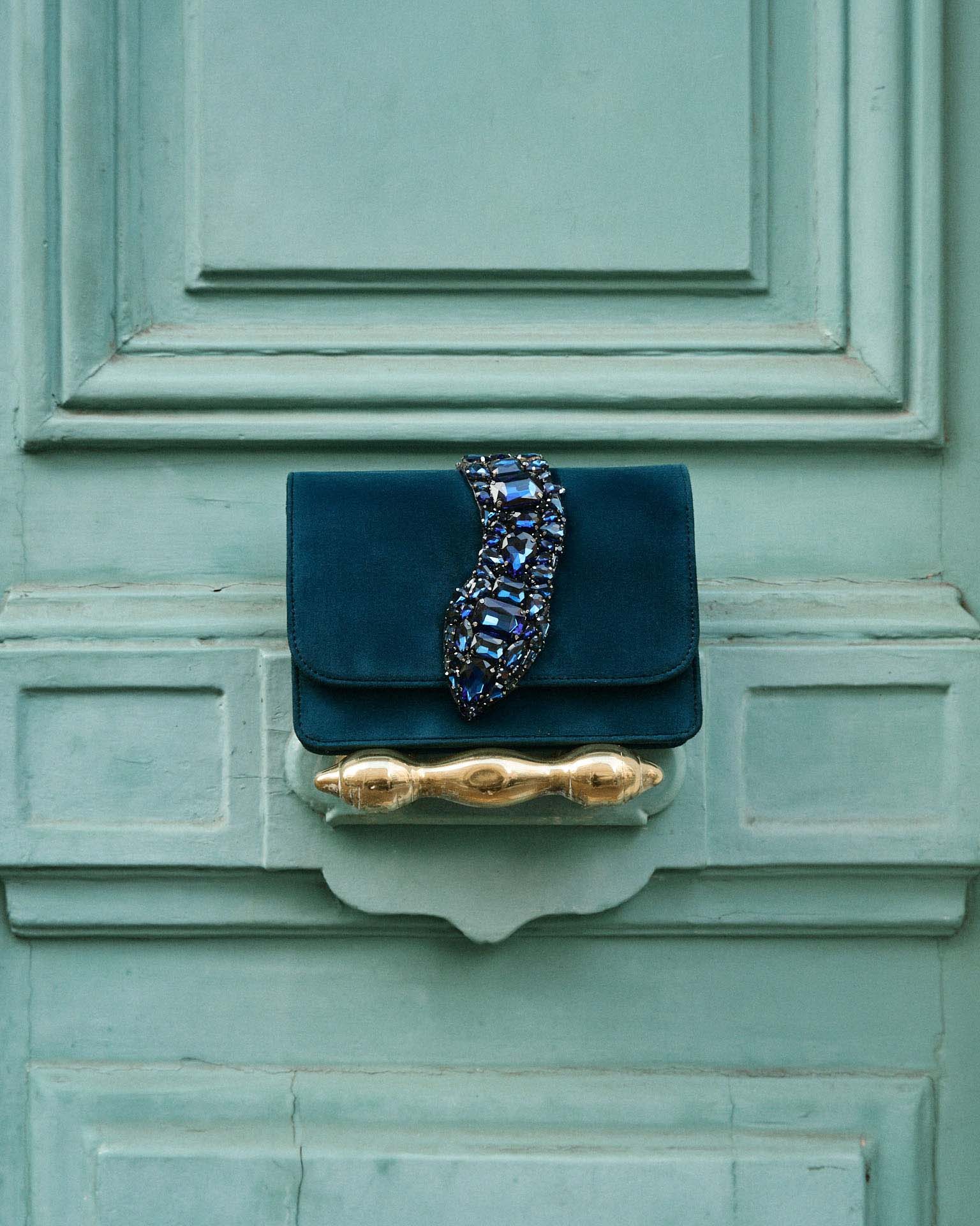 SNAKE FLAP SHOULDER BAG