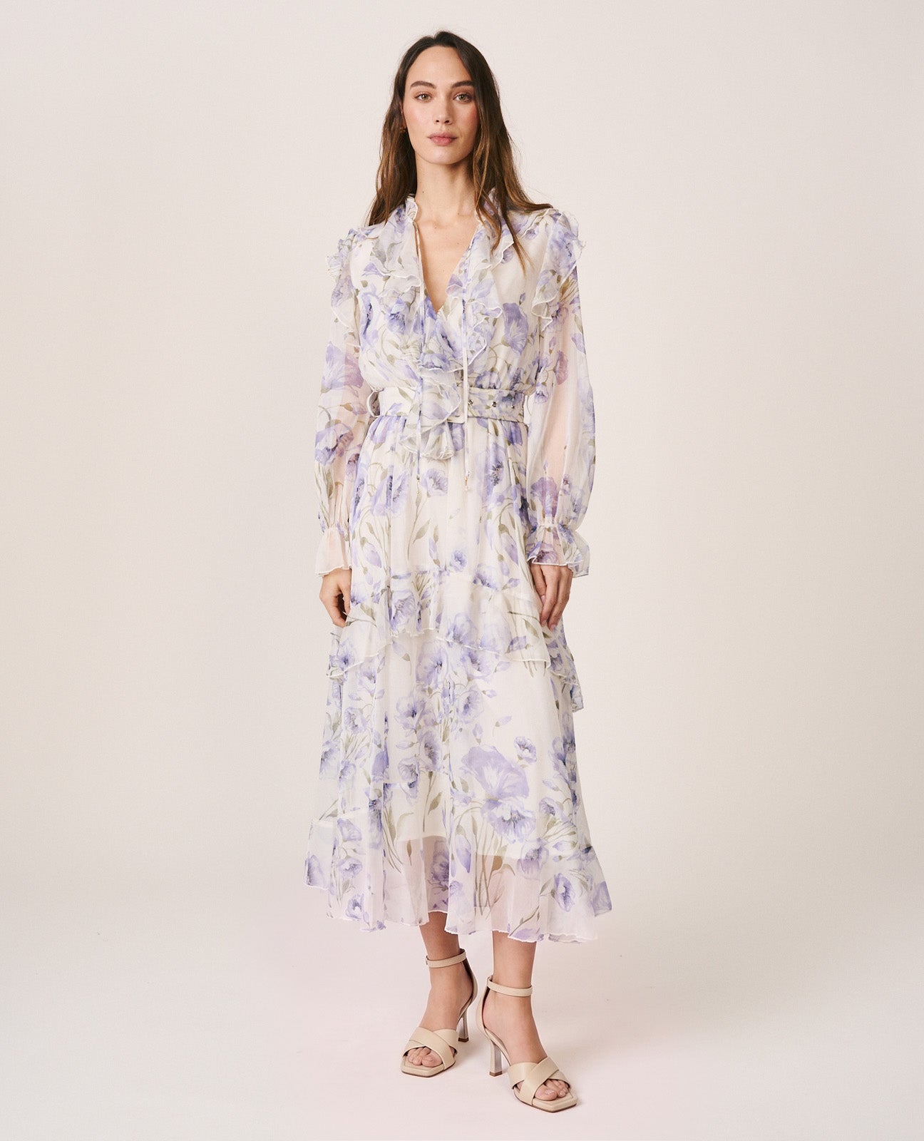 VESTIDO MÉDIO COM BABADOS