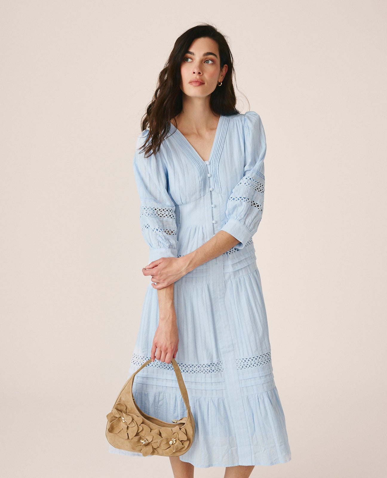 VESTIDO COM MANGAS BUFANTES