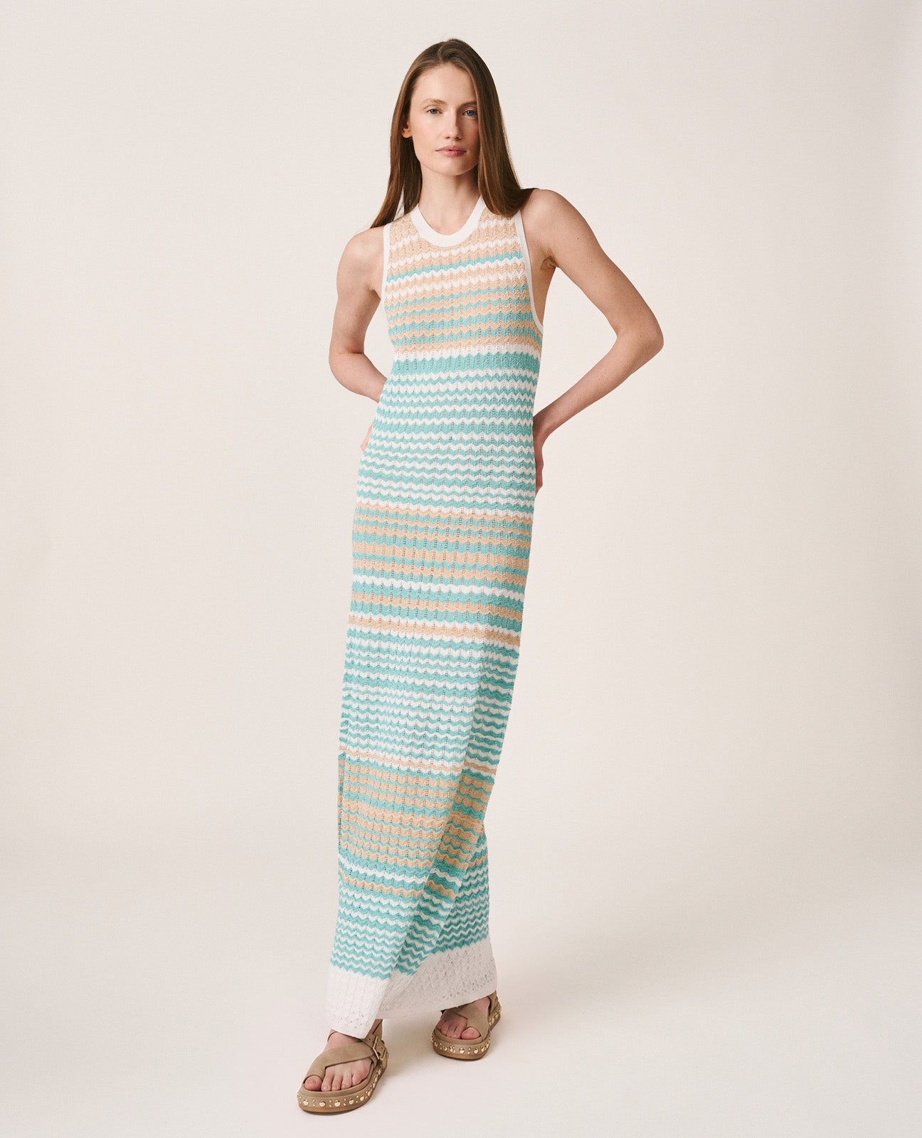 SLEEVELESS KNIT DRESS