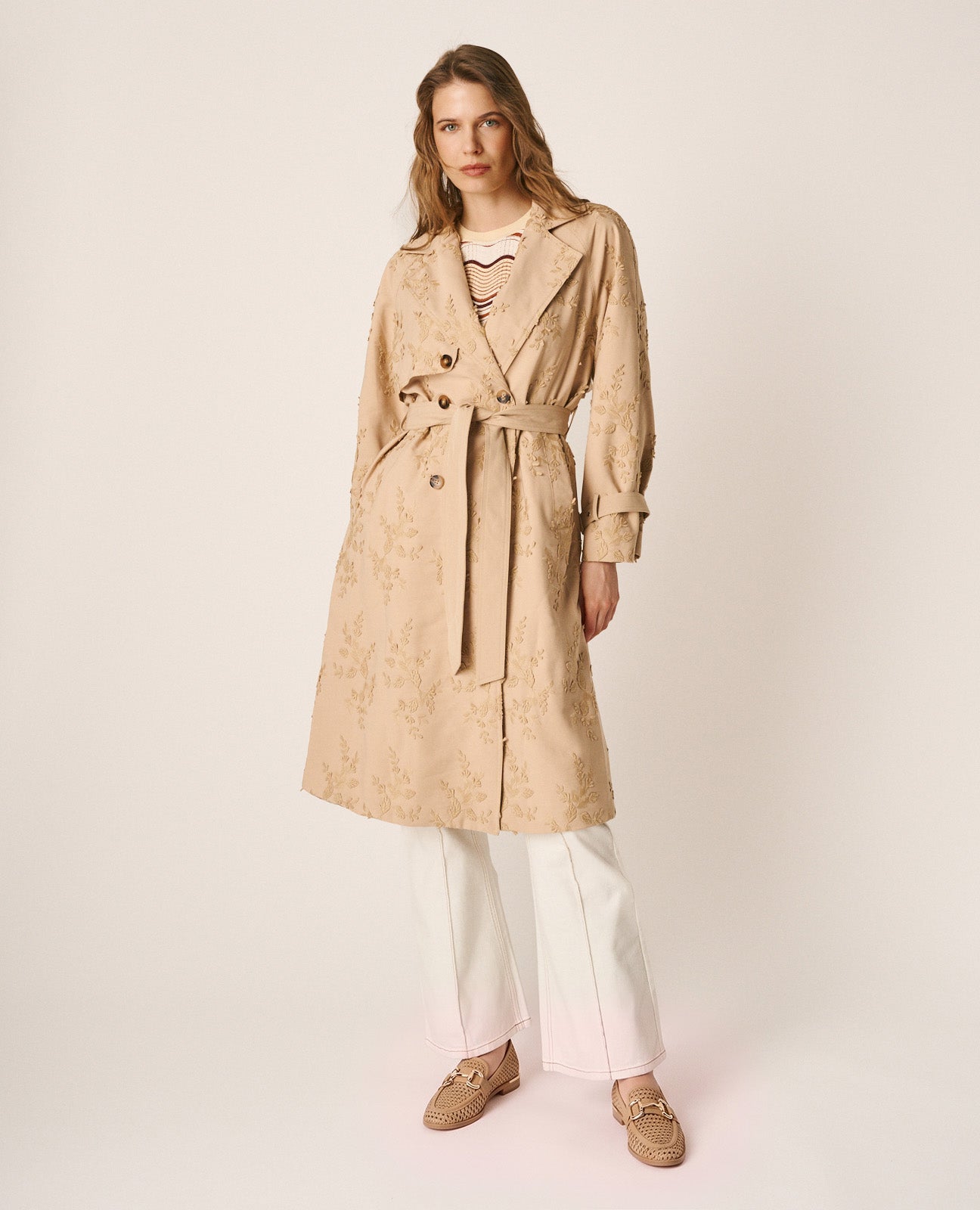 TRENCH BORDADO FLORAL
