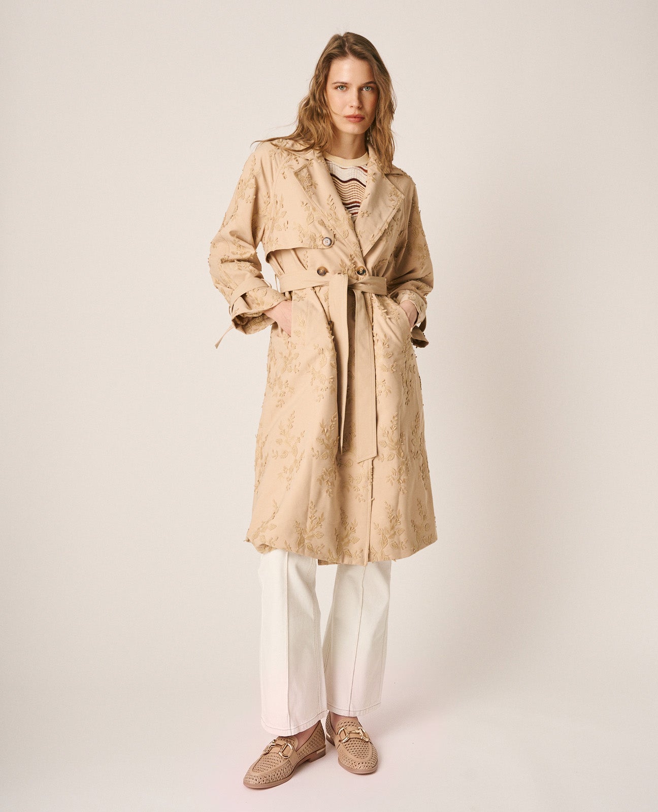 TRENCH BORDADO FLORAL