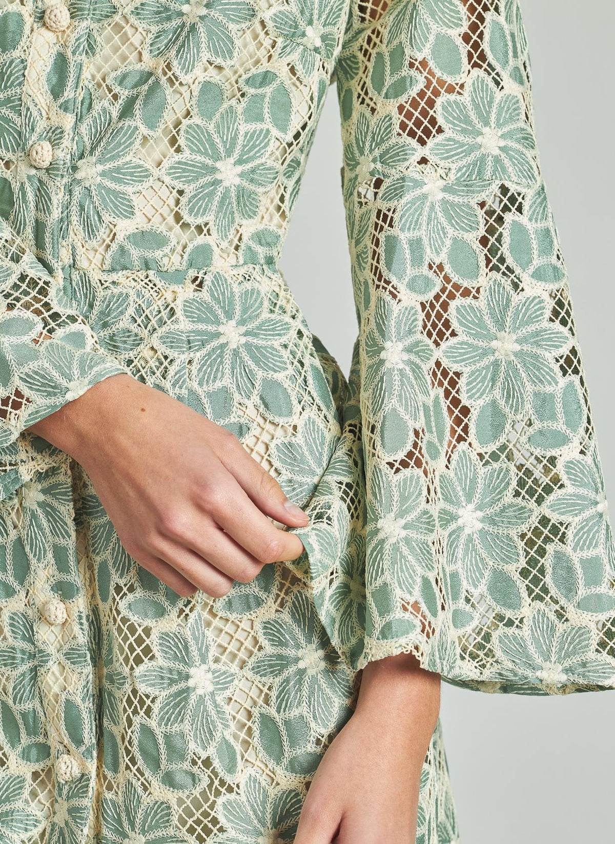 VESTIDO FLORES CALADO
