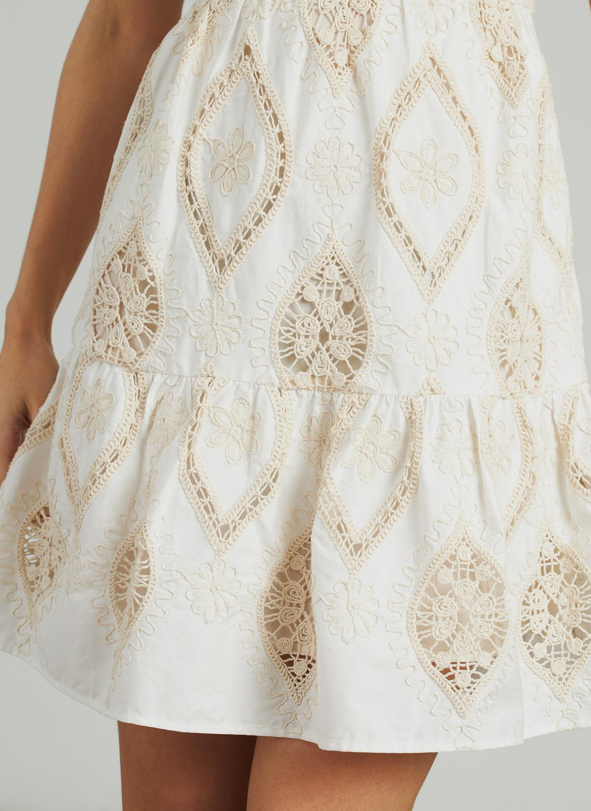 VESTIDO CORTO BORDADOS