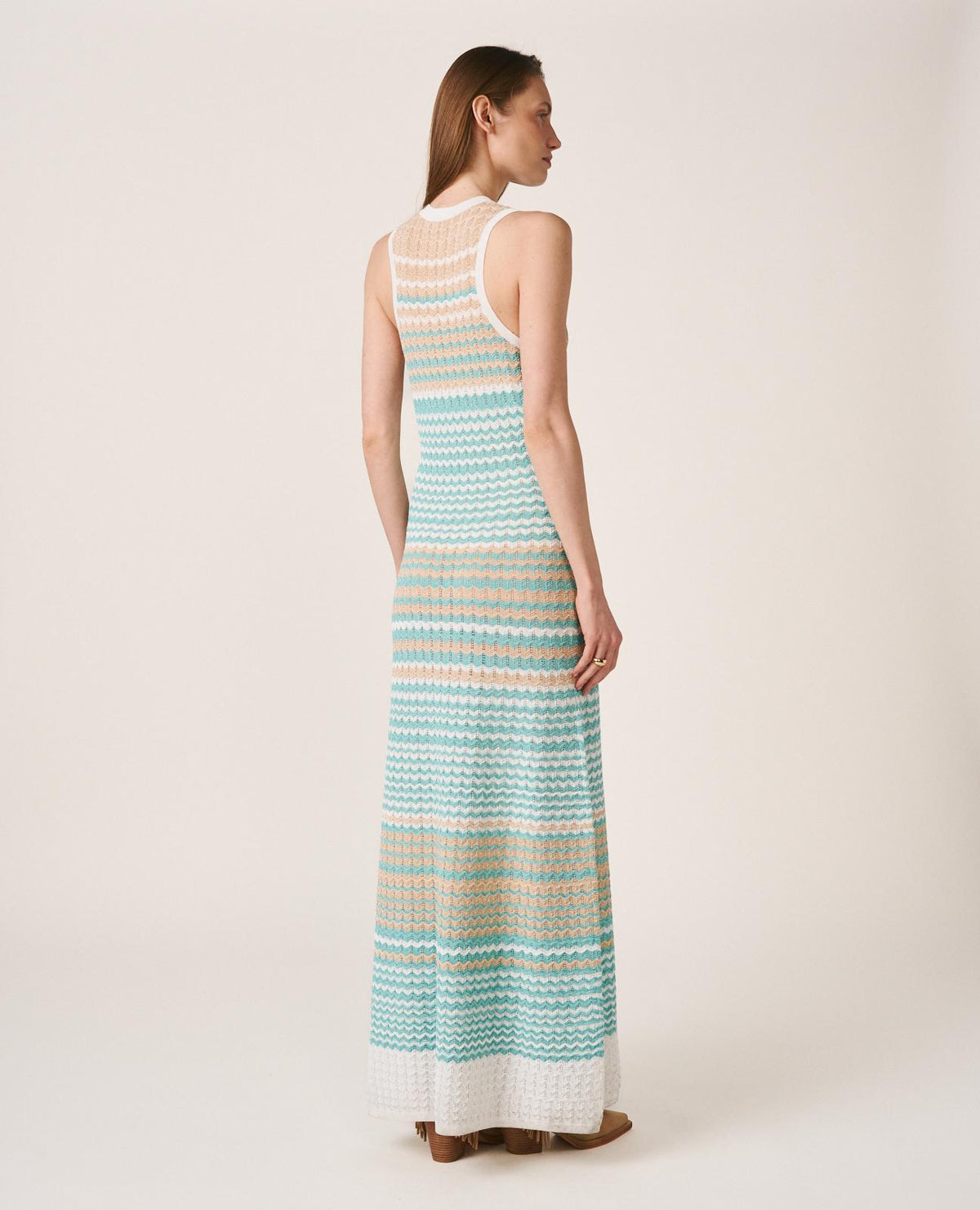 VESTIDO SIN MANGAS PUNTO
