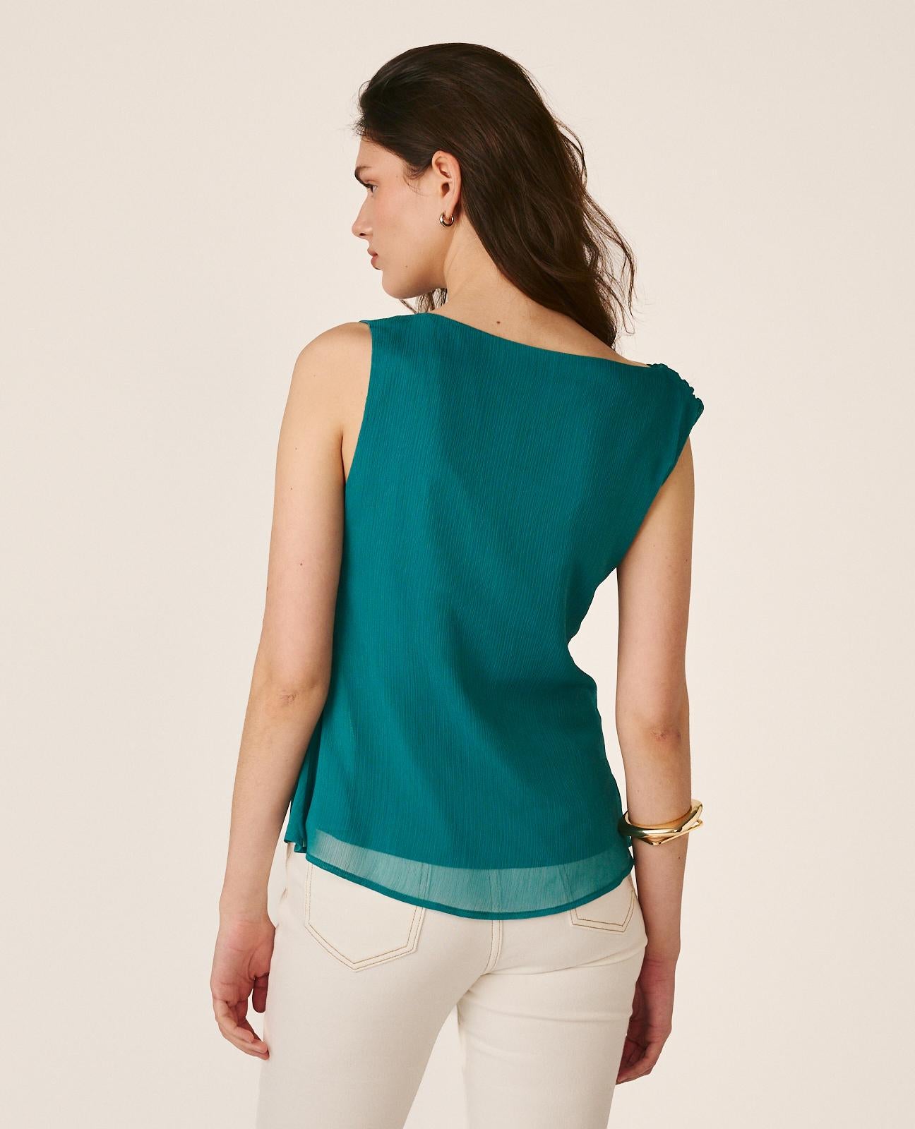 ASYMMETRICAL TOP