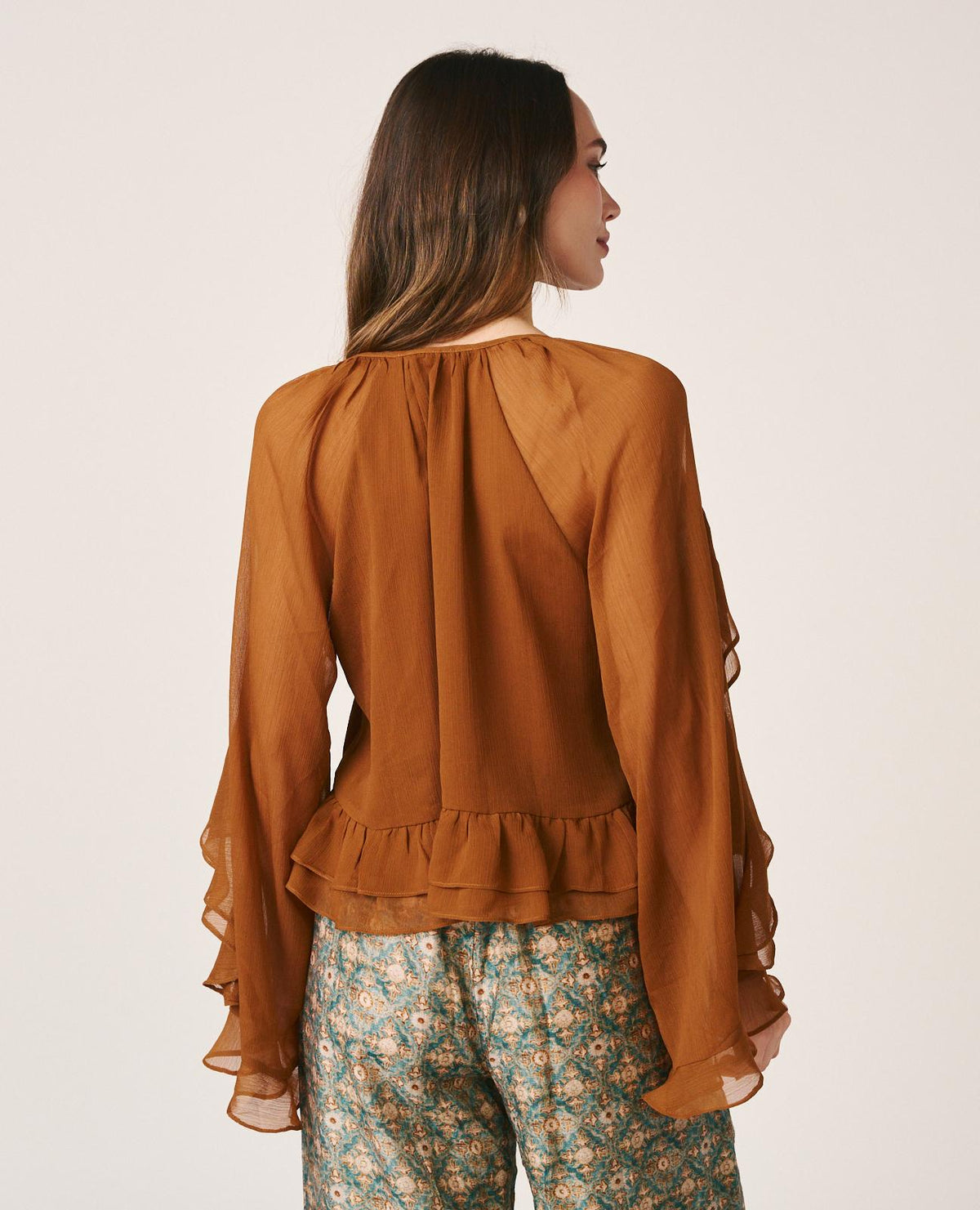 BLUSA CON MANICHE A VOLANT