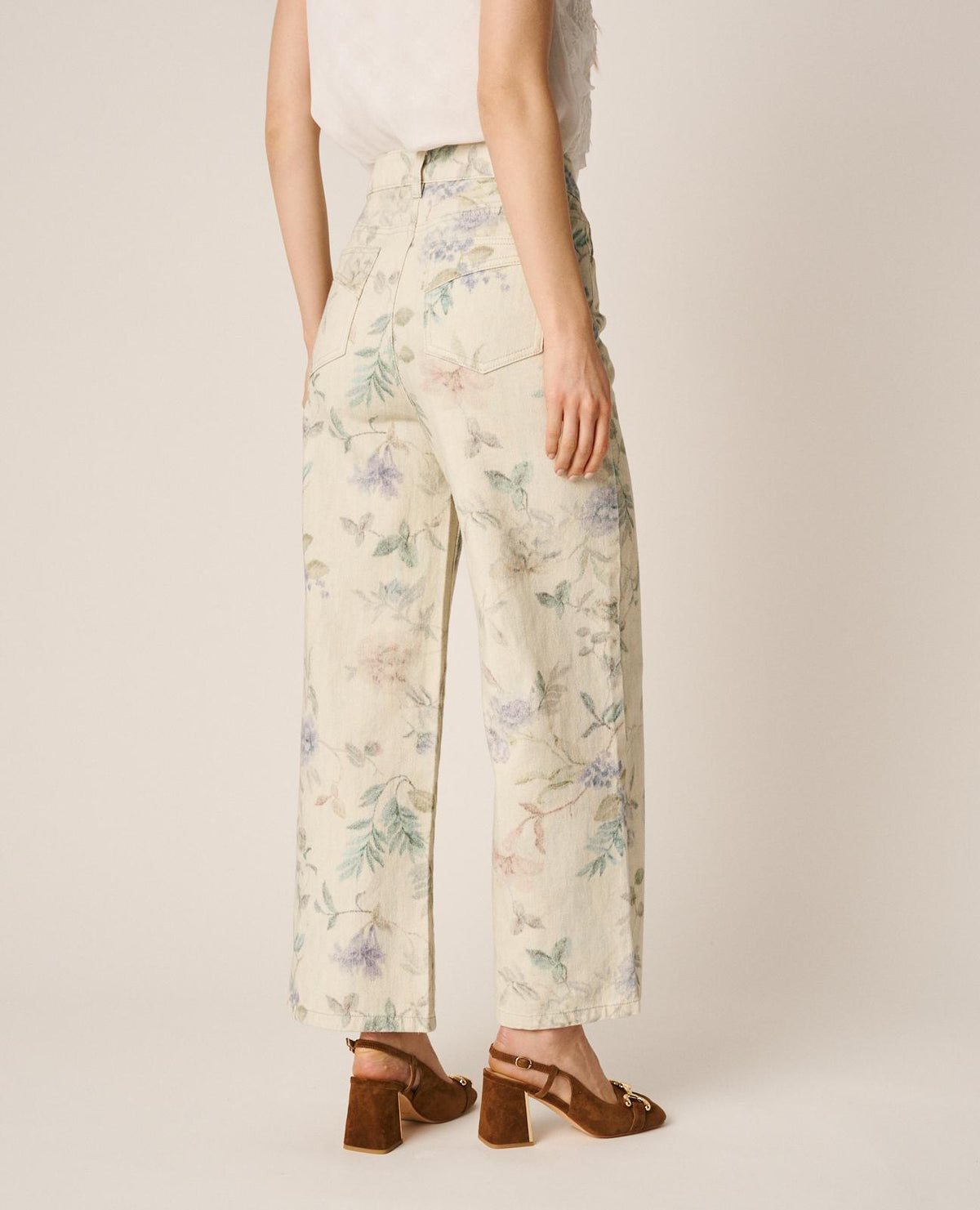PANTALONI CON STAMPA FLOREALE