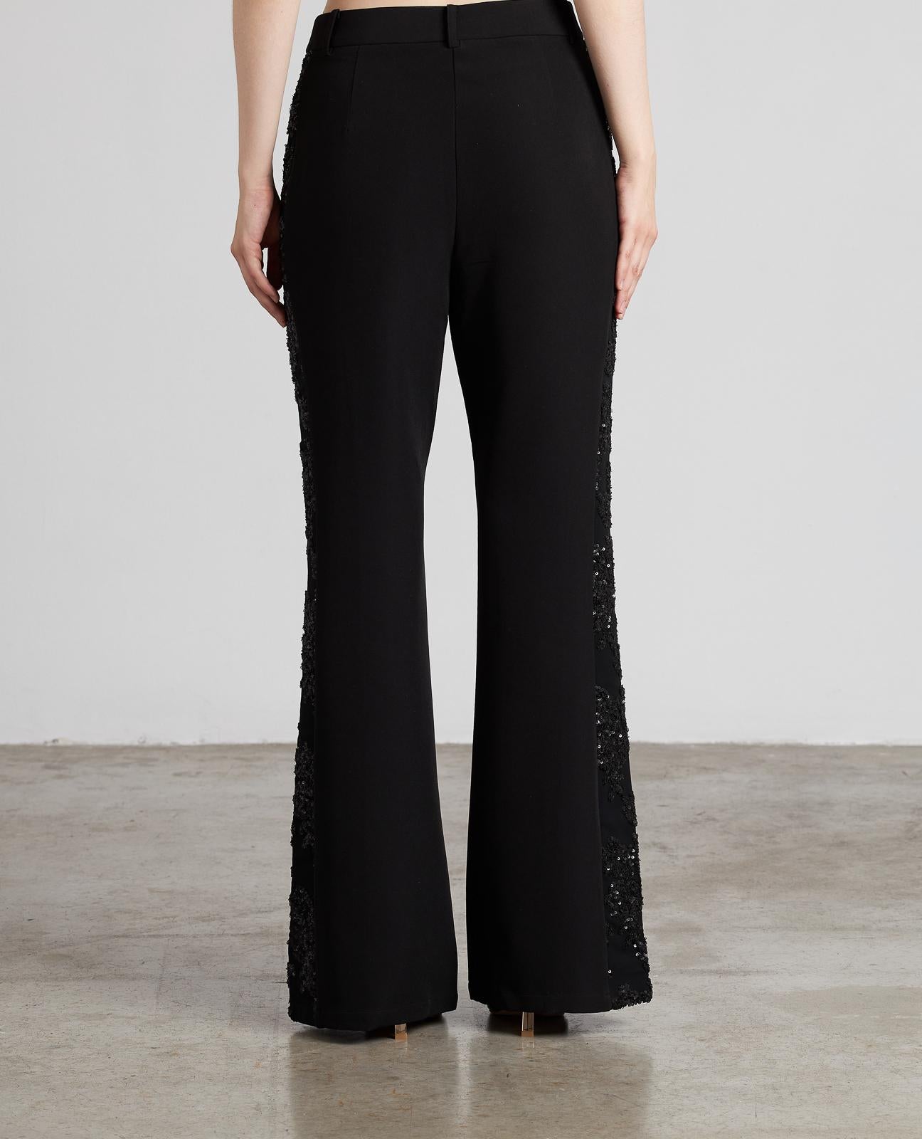 FLARE PANTS DETAILS