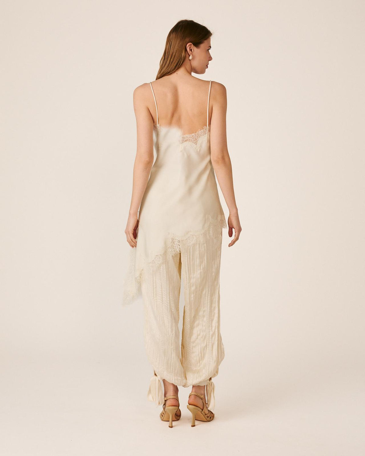 VESTIDO LENCERO