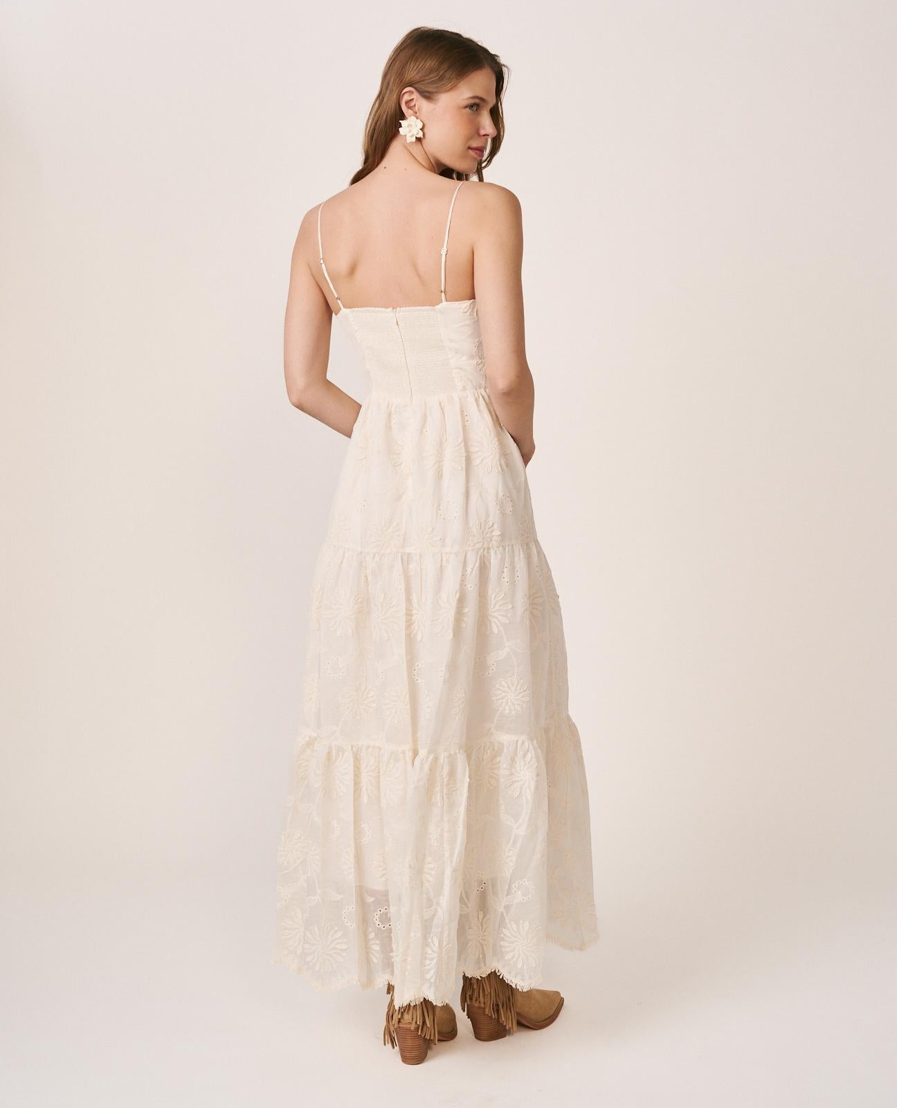 VESTIDO BORDADO NUDO