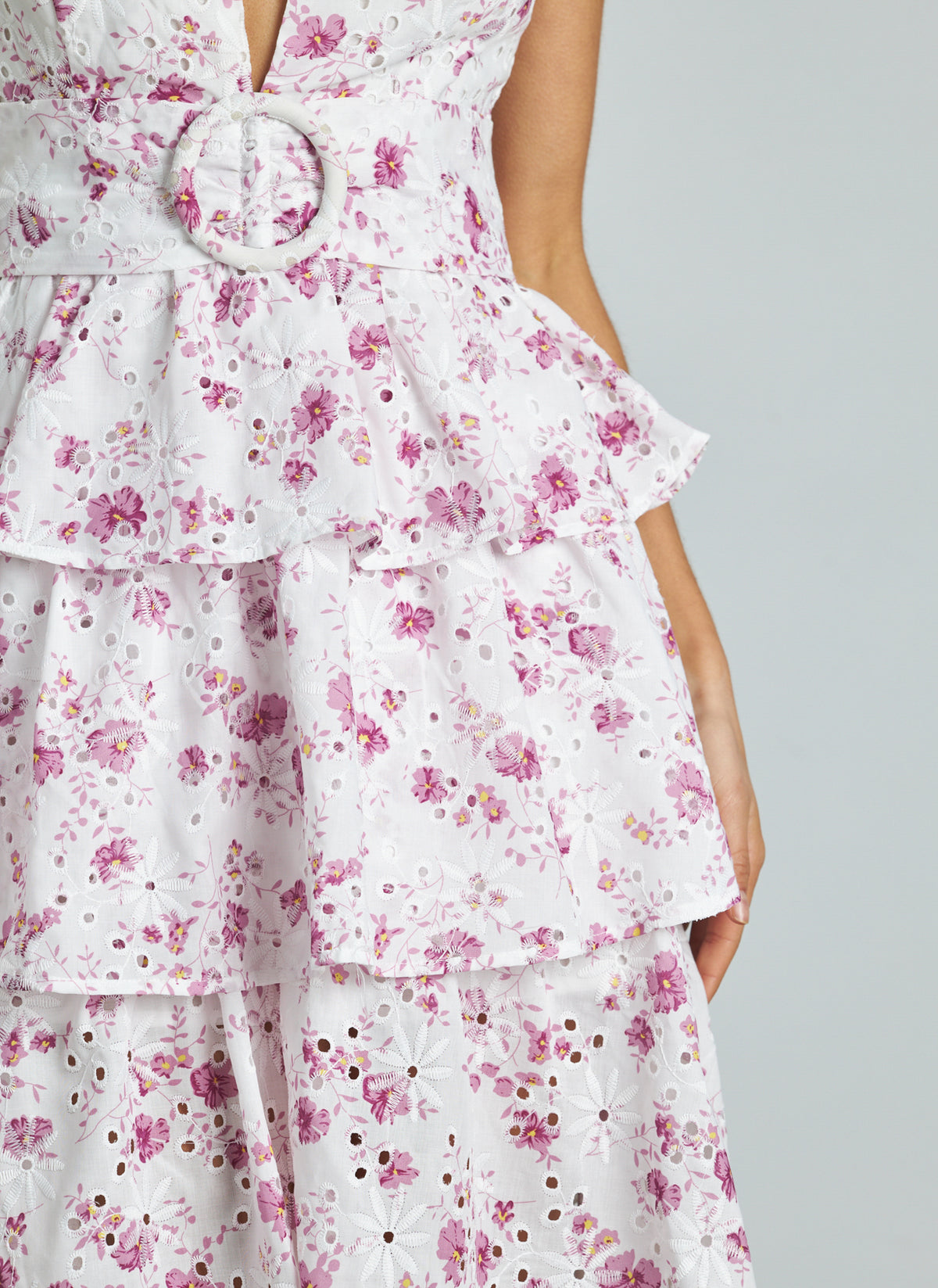 VESTIDO CON VOLANTES CALADO