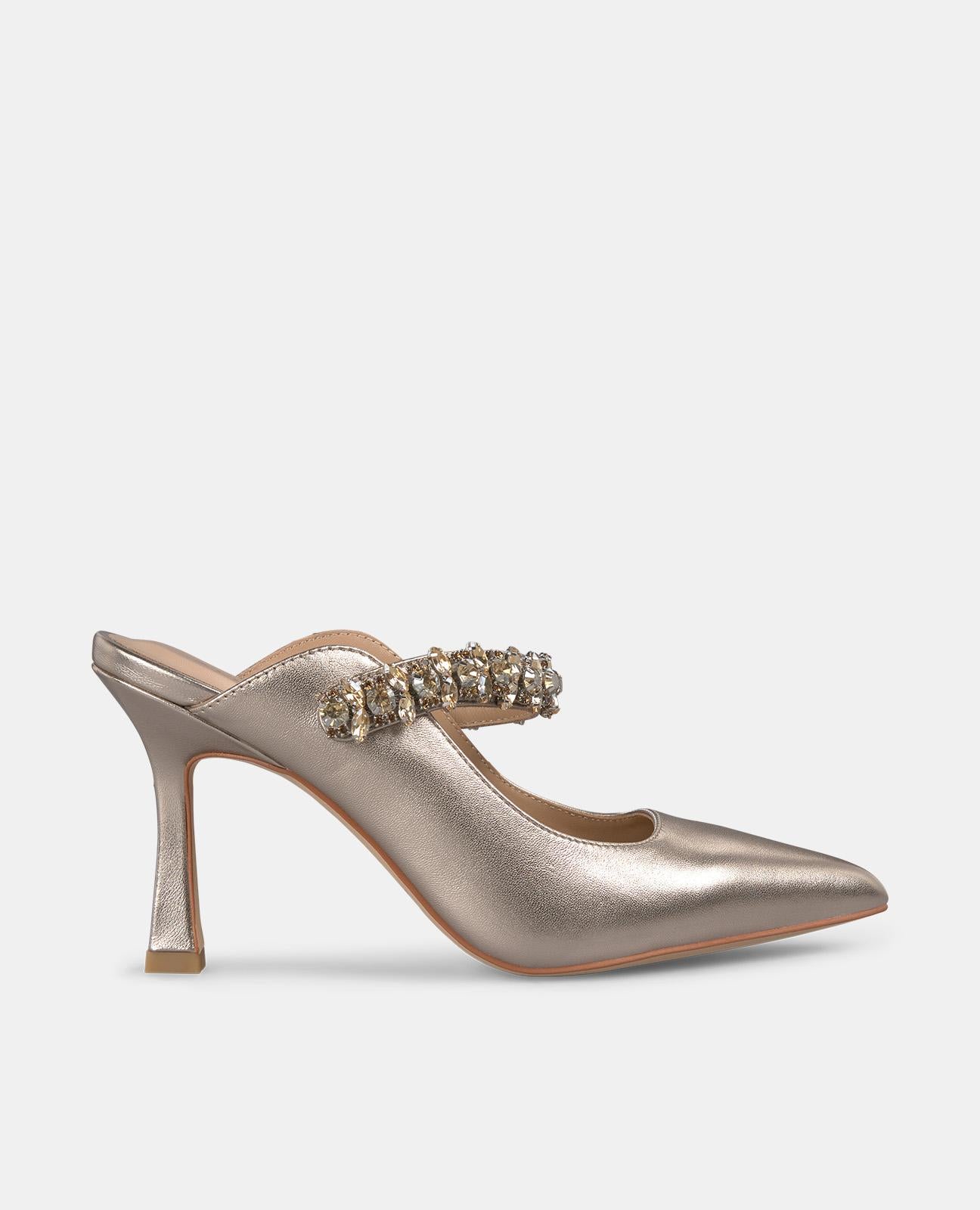 STRASSBESETZTE PUMPS