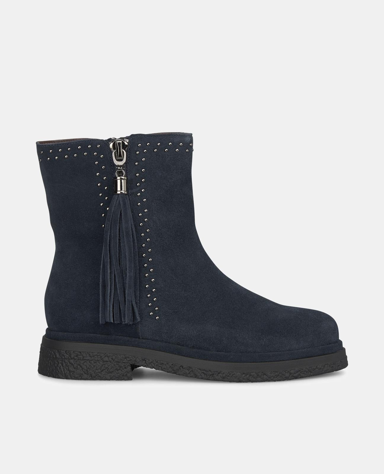 FLACHER BOOTIE MIT QUASTEN