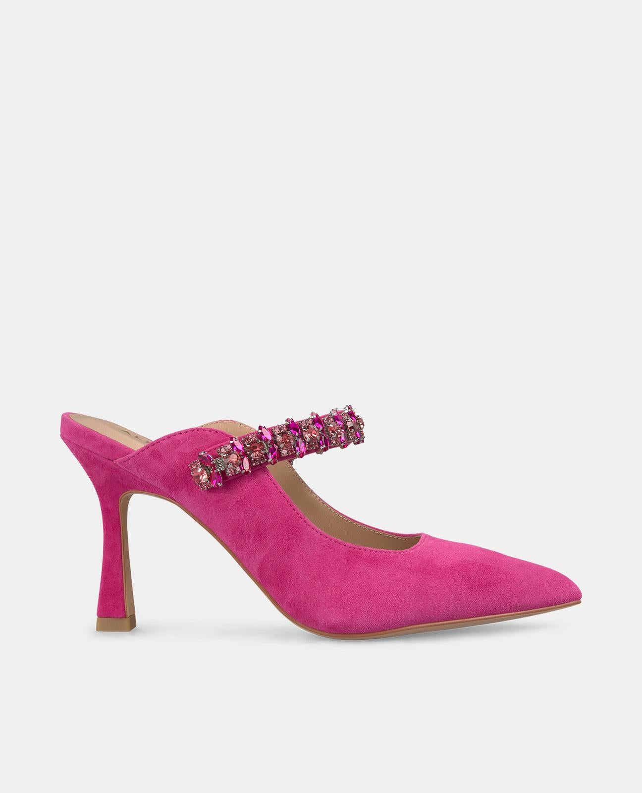 STRASSBESETZTE PUMPS