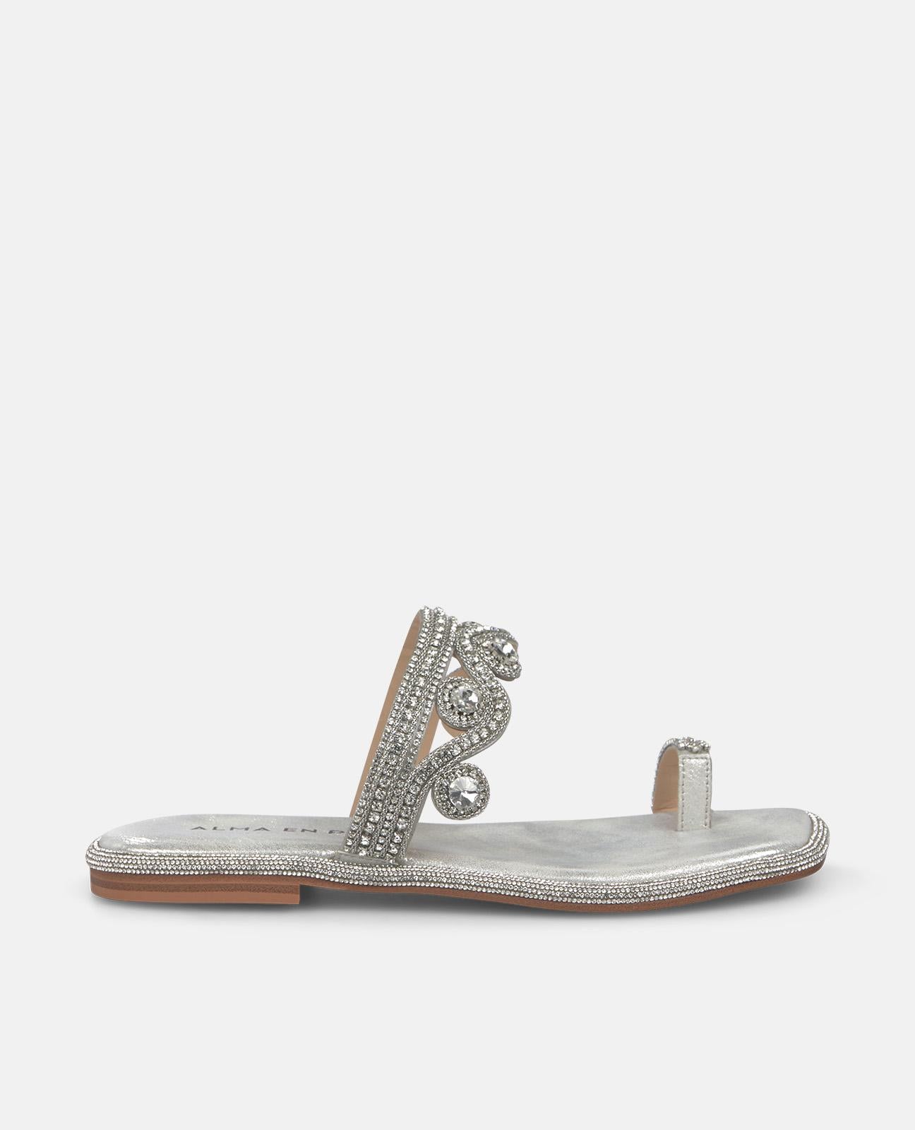 SANDALIA PLANA DEDO TIRA CON ADORNOS