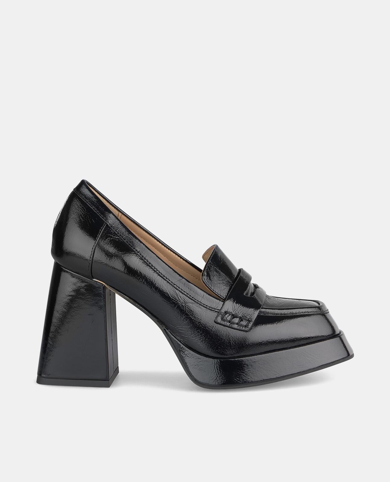 CHAUSSURE EN CUIR À BOUT CARRÉ