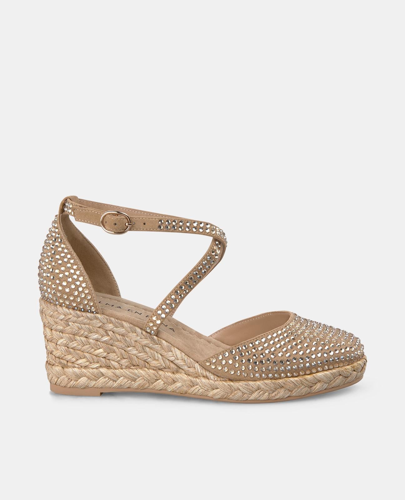 CUÑA CUBIERTA DE BRILLOS