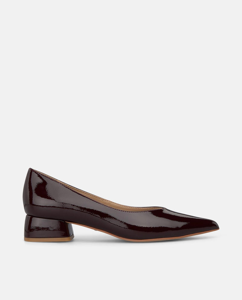 LEATHER POINTED-TOE SHOE