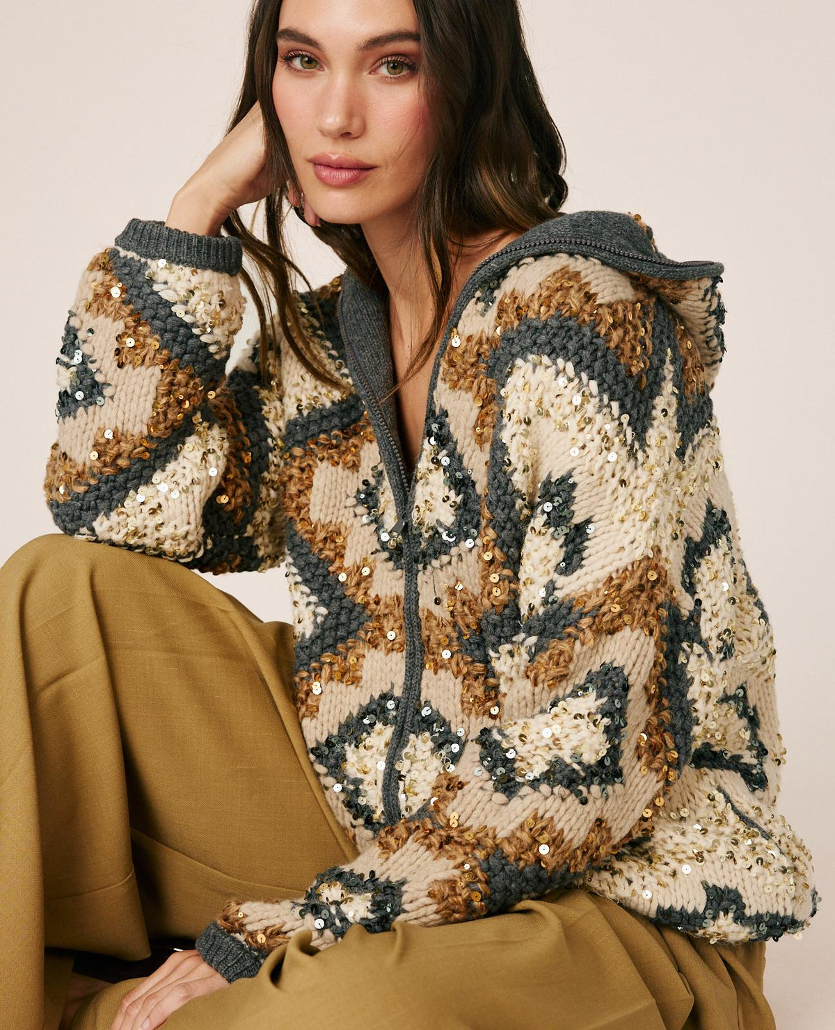 CARDIGAN LAVORATO A MAGLIA CON CAPPUCCIO