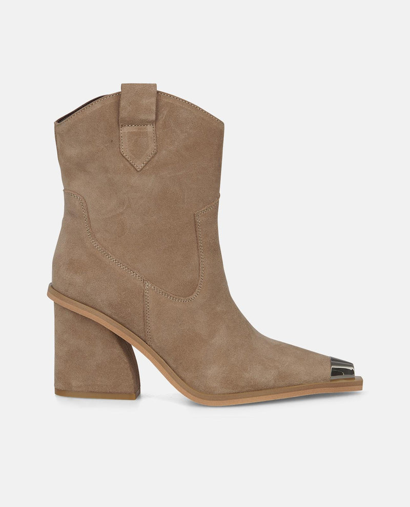 BOTÍN TEXTURA DETALLE METALIZADO