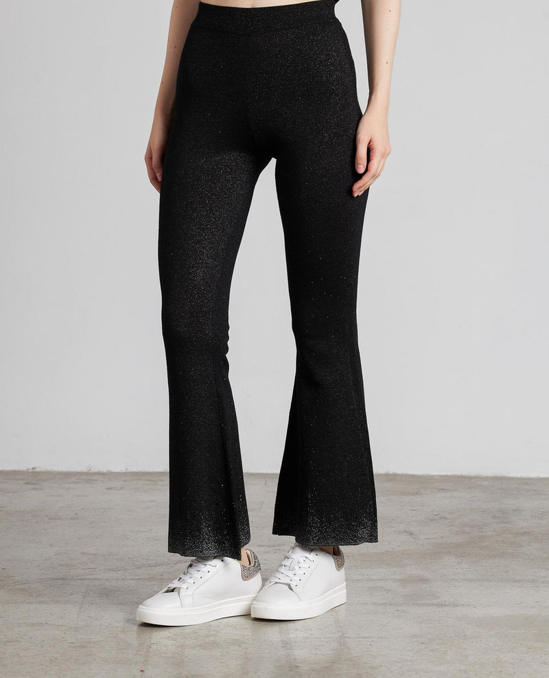 PANTALÓN ACAMPANADO DETALLES