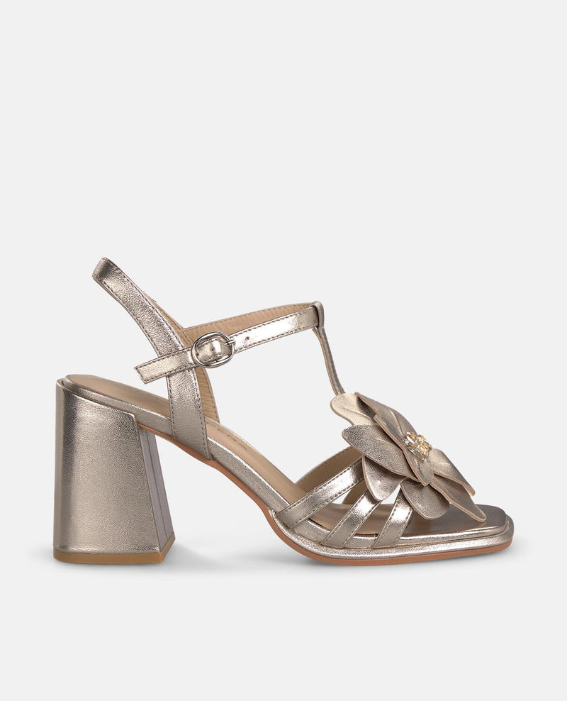 METALLIC SANDAL WITH FLOWER DETAIL