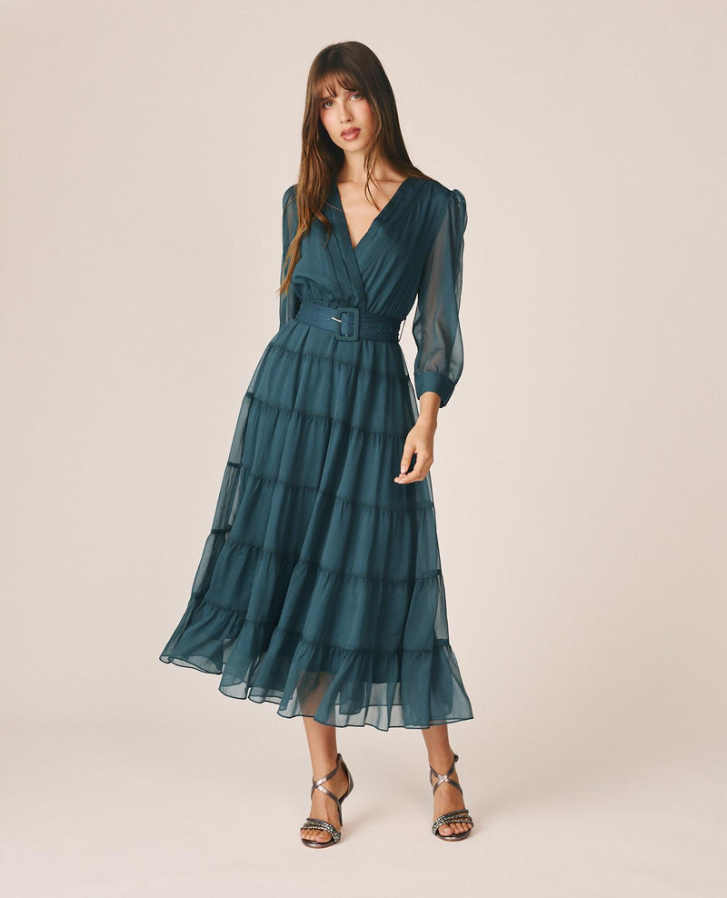 VESTIDO MIDI CON ESCOTE CRUZADO