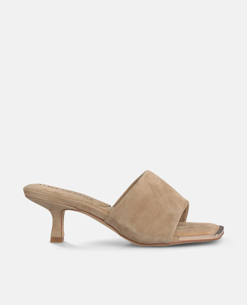 SANDALIA TACON MEDIO TIRA ANCHA