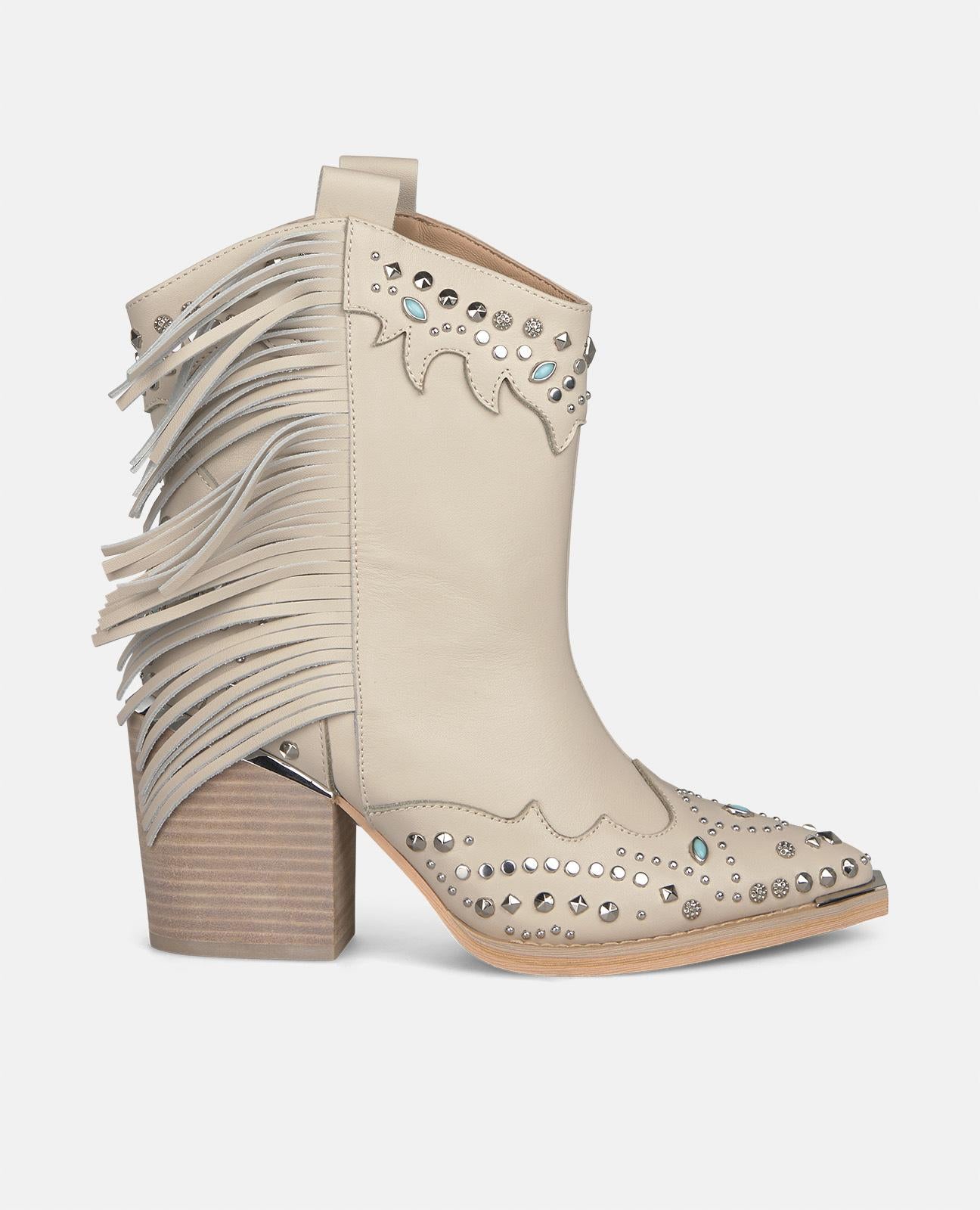 BOTTINES CLOUTÉES À TALON