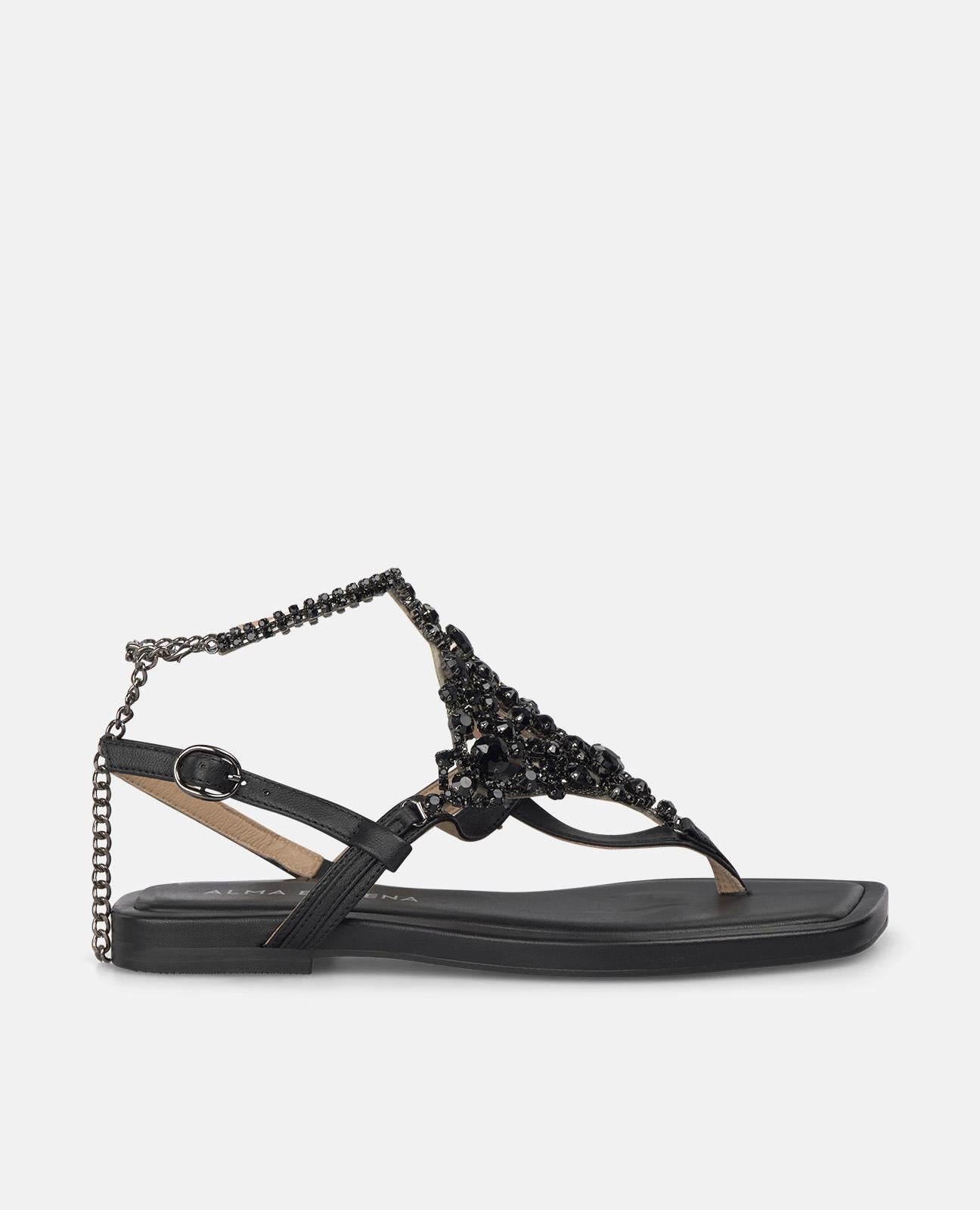 SANDALIA PLANA CON ADORNO EN NAPA