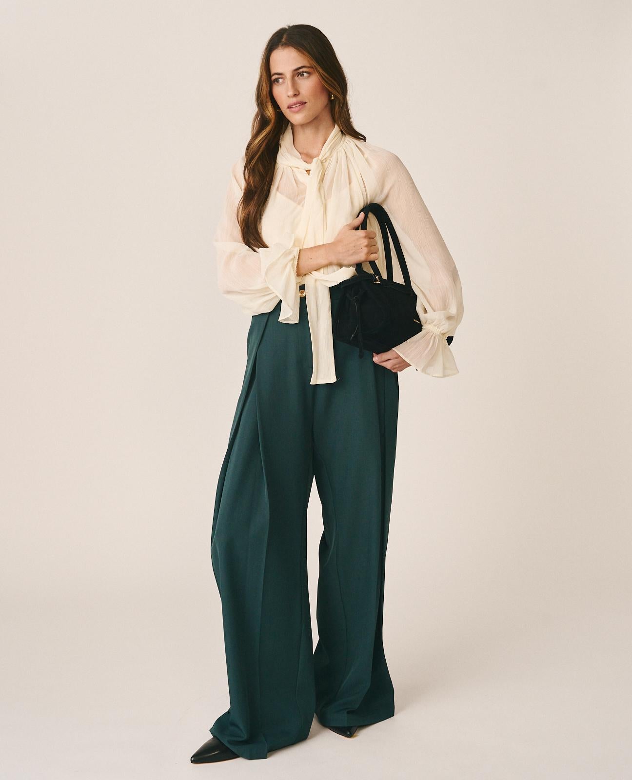 PANTALÓN SARGA CON PINZAS