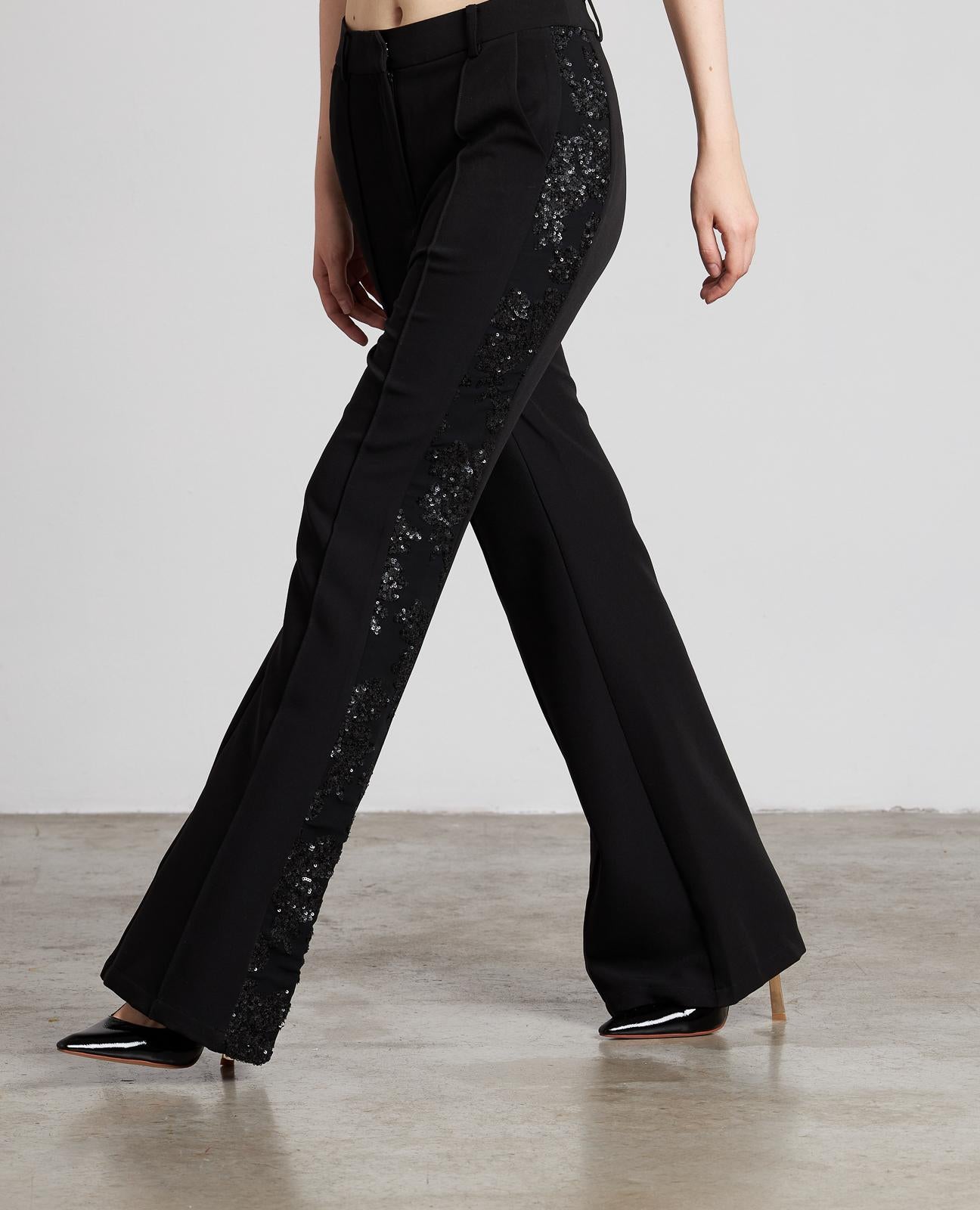 FLARE PANTS DETAILS