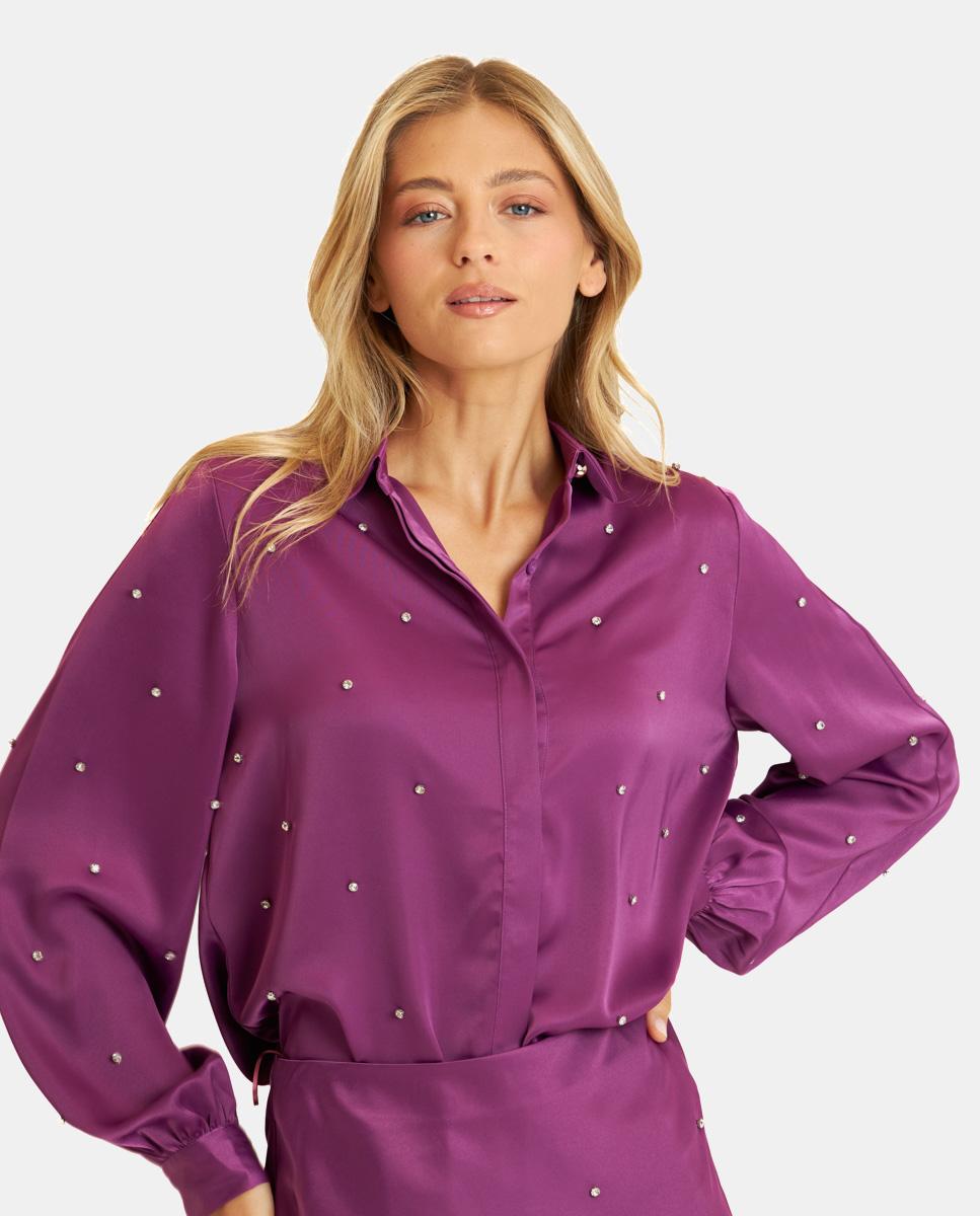 SATINHEMD MIT STRASSSTEINEN