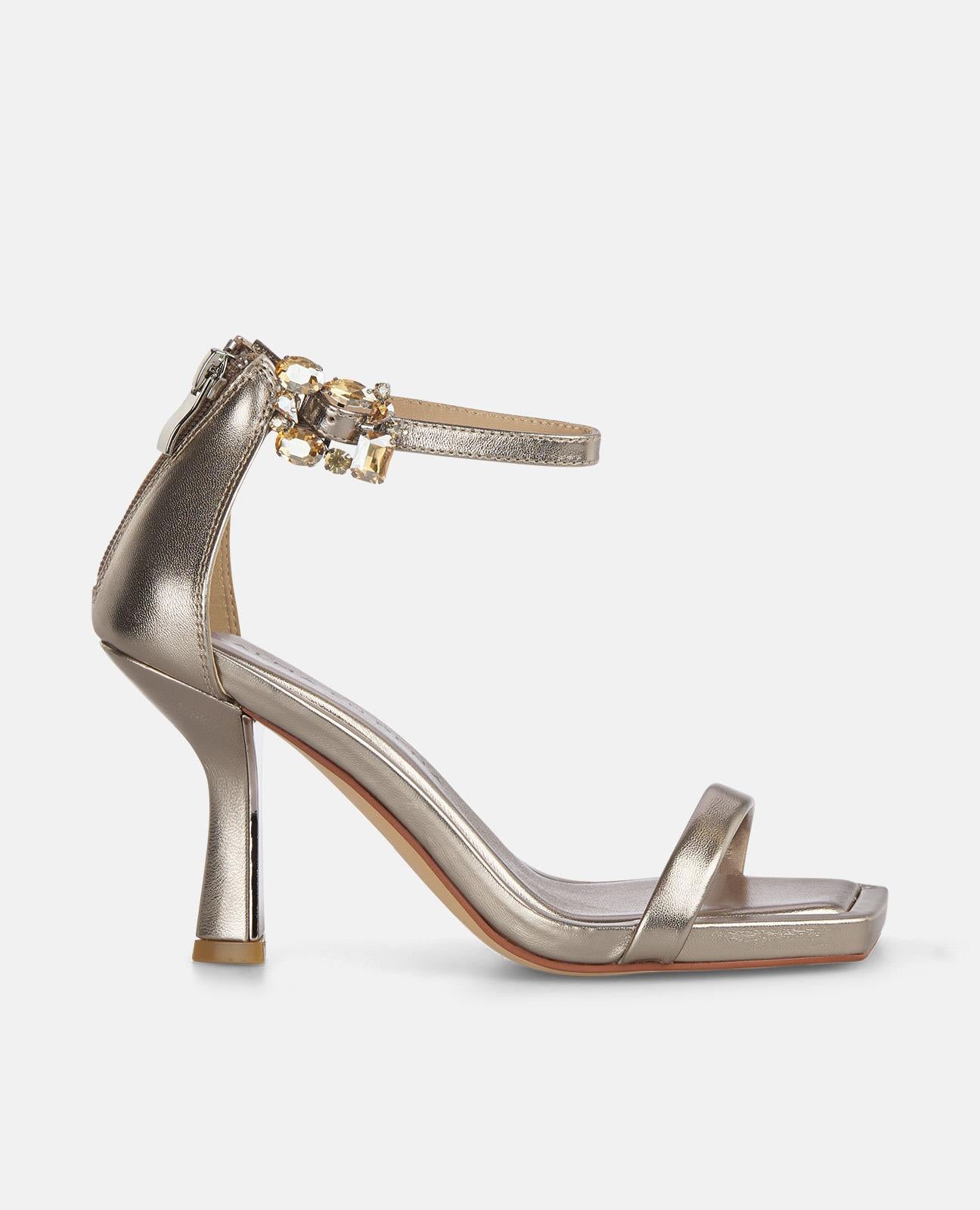 BUCKLE HEEL SANDAL