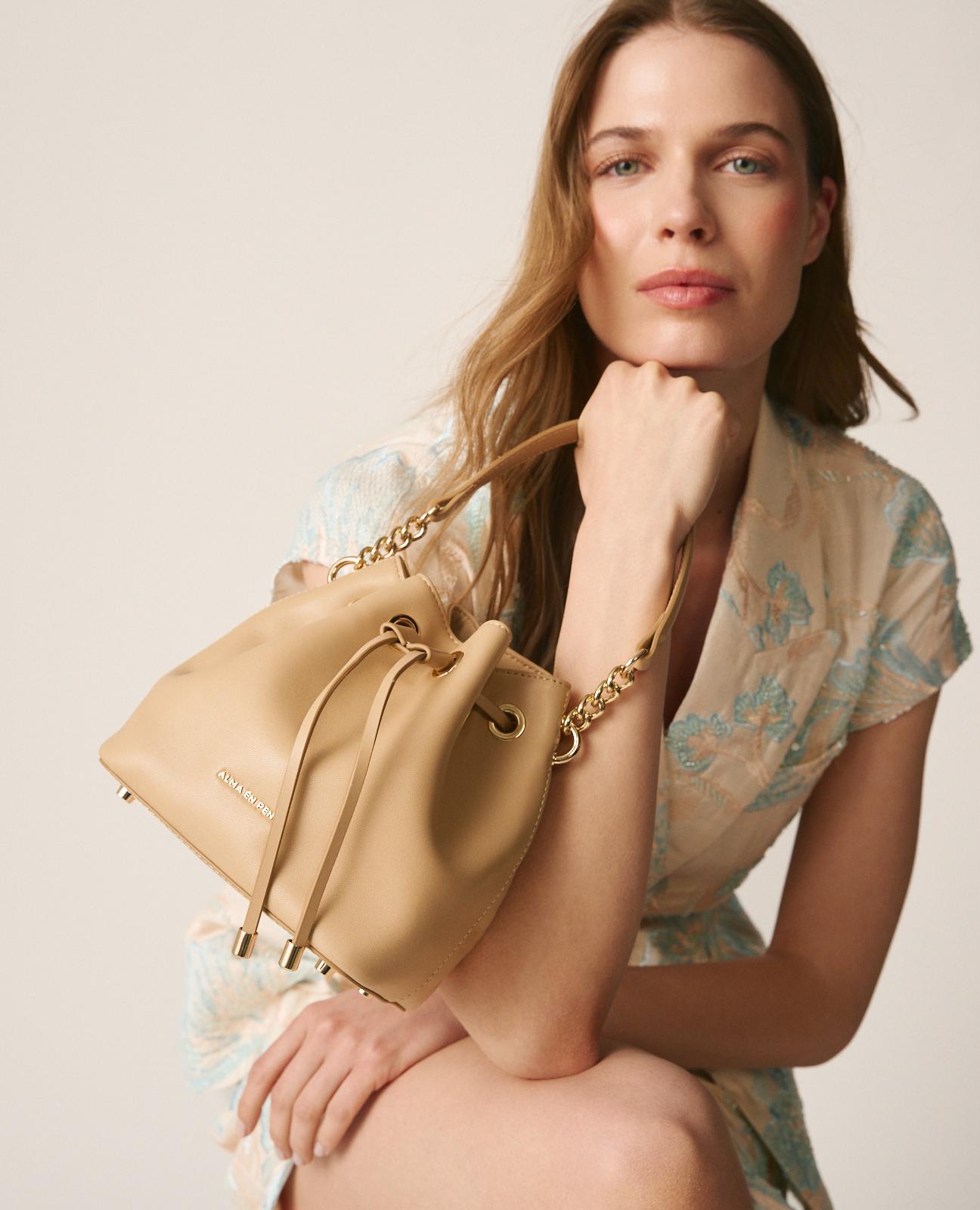 BOLSO BOMBONERA CON ASA