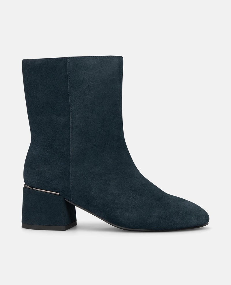SUEDE ANKLE BOOTS WITH A ZIPPER CLOSURE