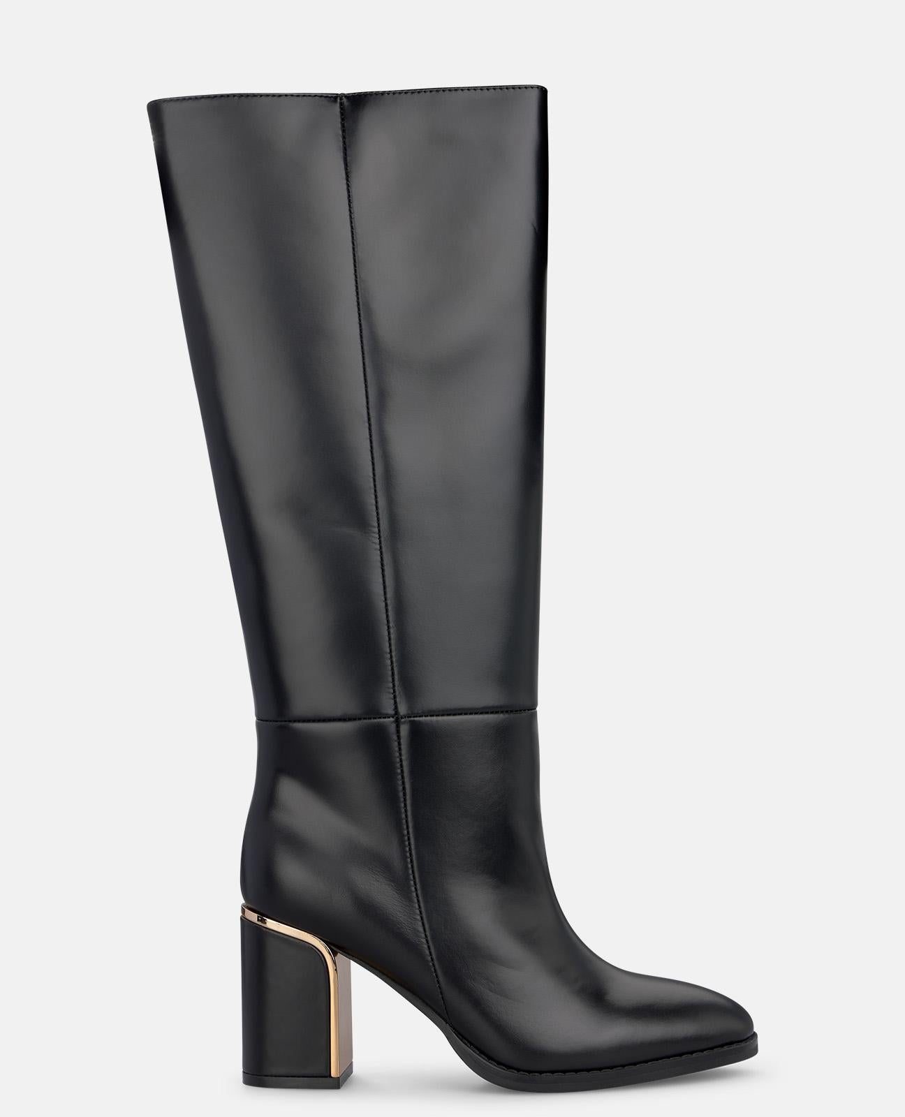 BOTA DE PIEL CON TACÓN