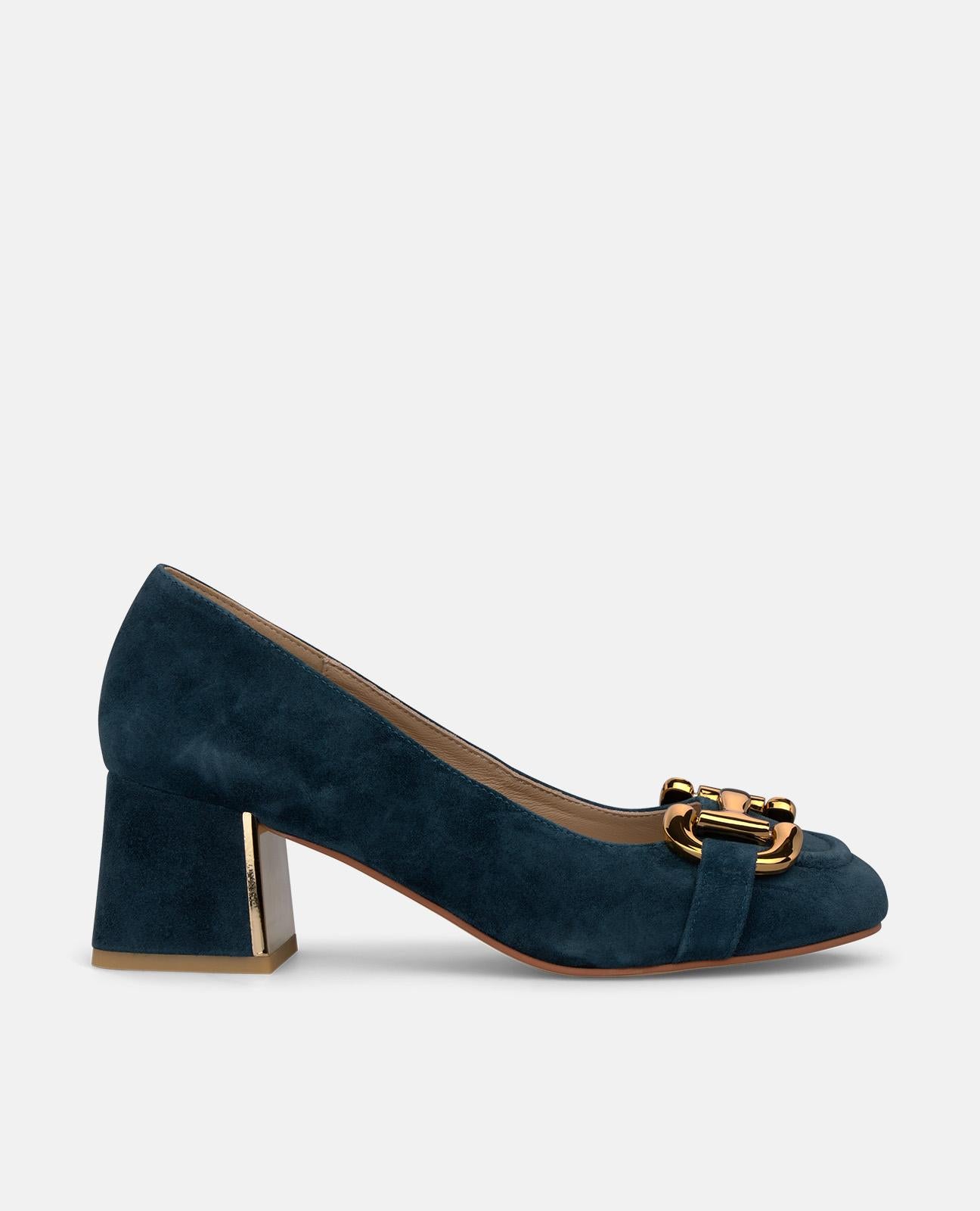 ZAPATO DE ANTE CON ADORNO METÁLICO
