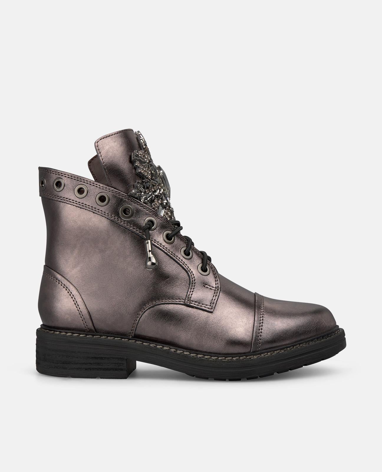 ANKLE BOOT WITH ORNAMENT